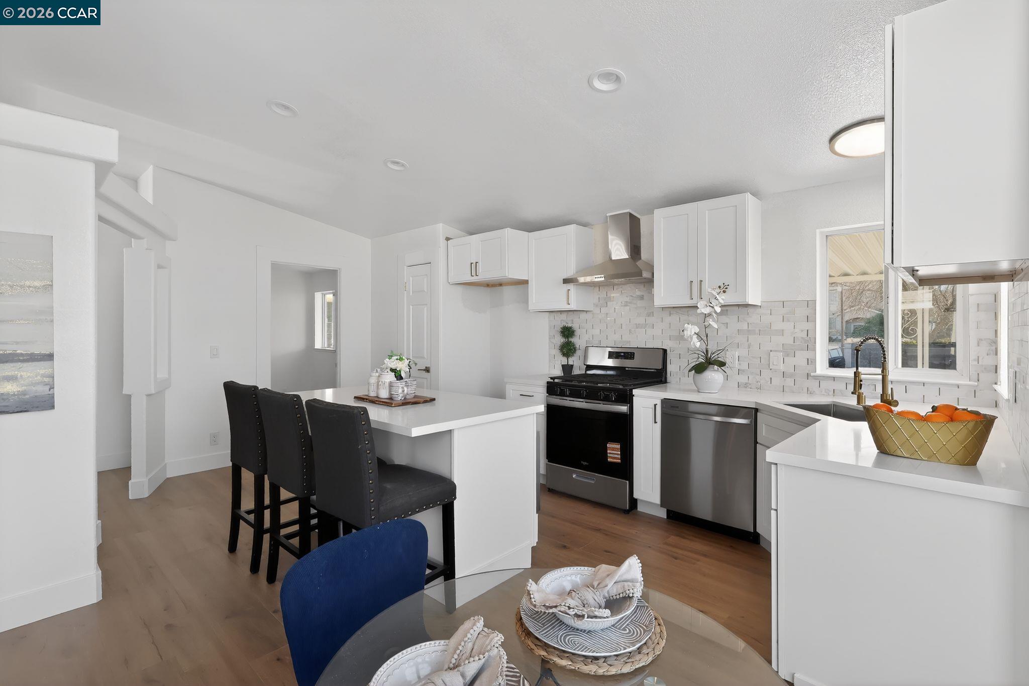 Detail Gallery Image 8 of 26 For 5770 Winfield Boulevard #24,  San Jose,  CA 95123 - 3 Beds | 2 Baths