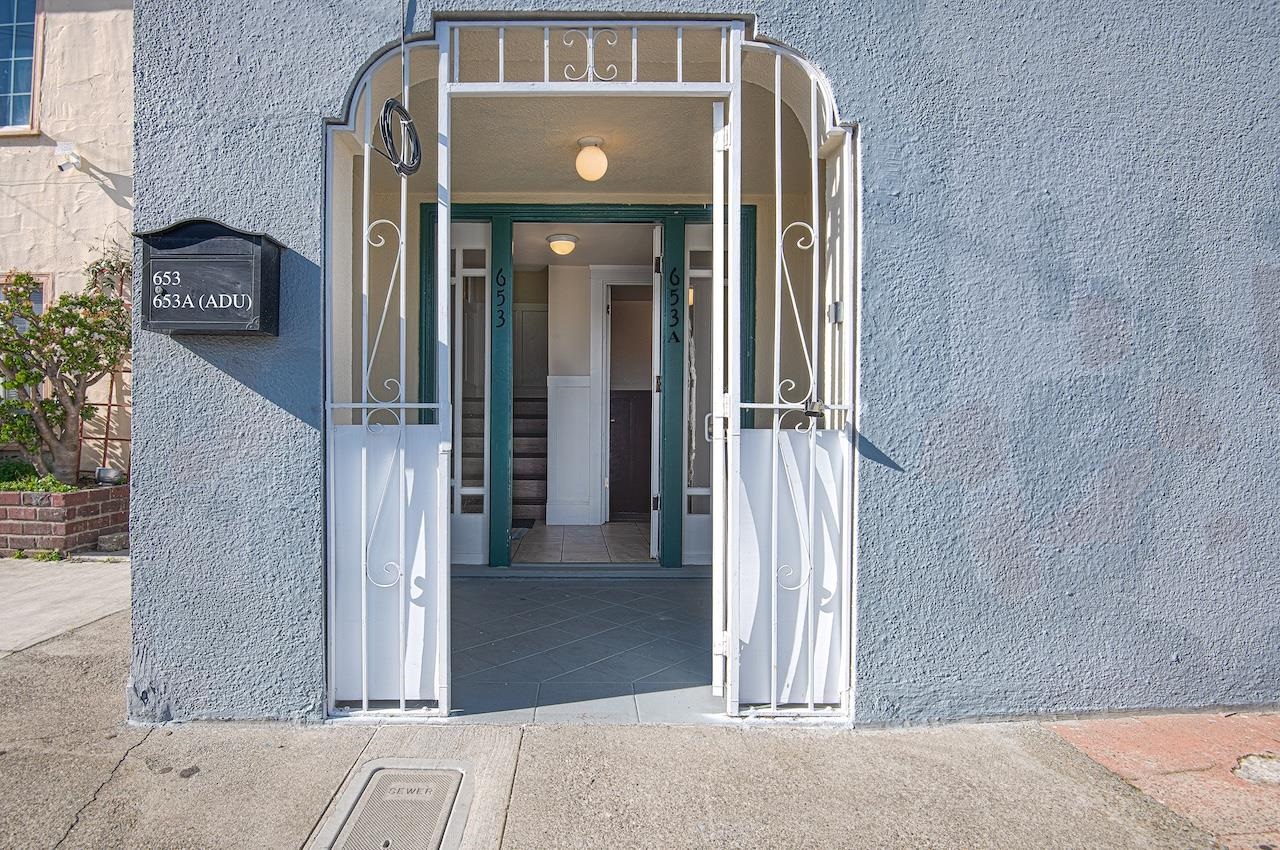 Detail Gallery Image 2 of 33 For 653 20th St, Richmond,  CA 94801 - 5 Beds | 2 Baths