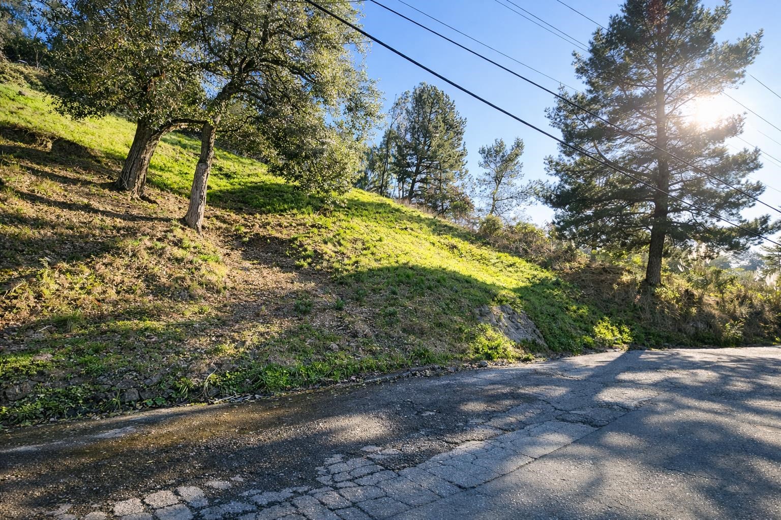 Detail Gallery Image 4 of 5 For 6842 Armour Dr, Oakland,  CA 94611 - – Beds | – Baths