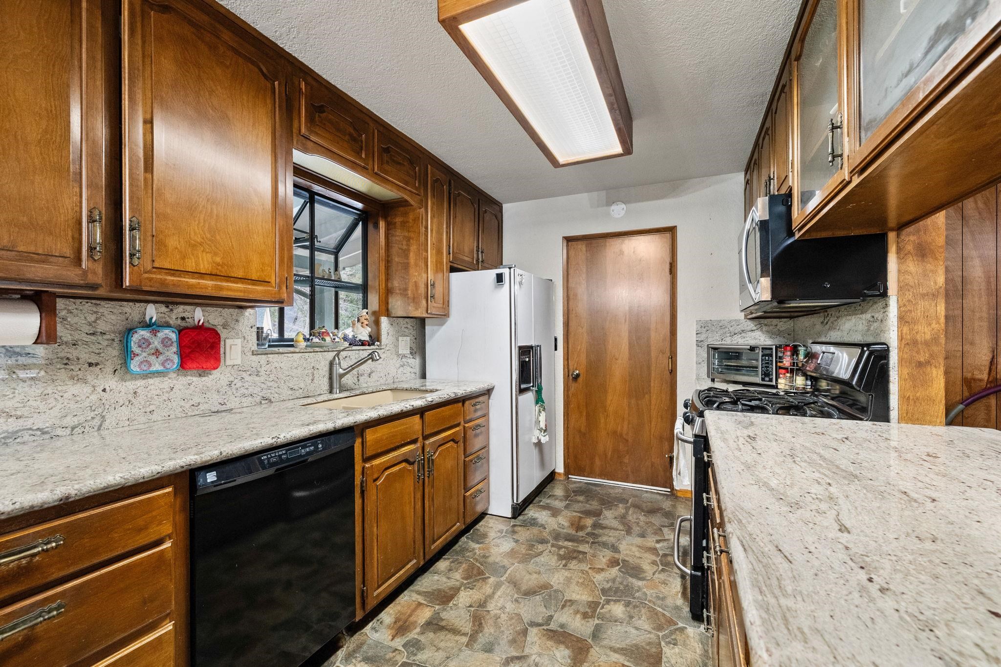 Detail Gallery Image 10 of 36 For 22698 Robin Hood Dr, Twain Harte,  CA 95383 - 3 Beds | 2 Baths