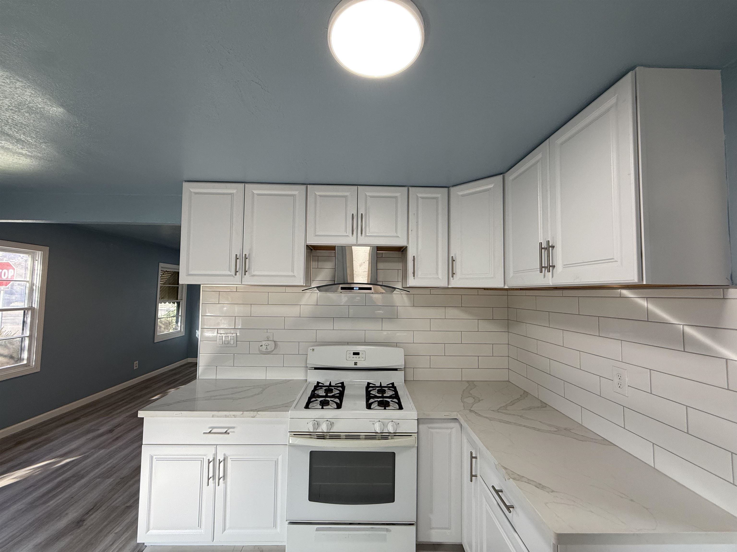 Detail Gallery Image 11 of 39 For 5500 Fruitridge Rd, Sacramento,  CA 95820 - 2 Beds | 1 Baths