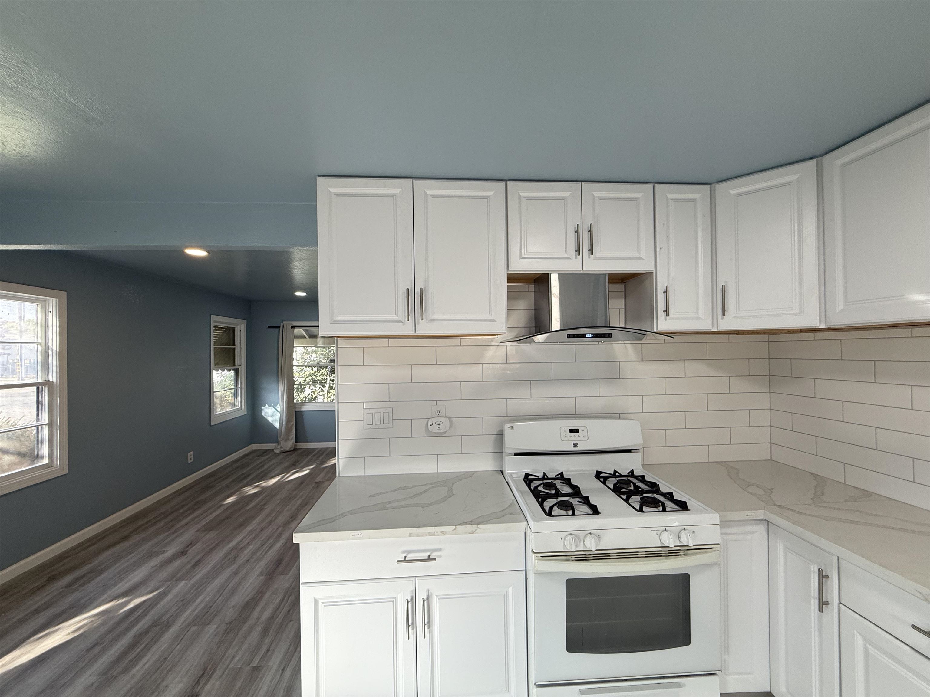 Detail Gallery Image 12 of 39 For 5500 Fruitridge Rd, Sacramento,  CA 95820 - 2 Beds | 1 Baths