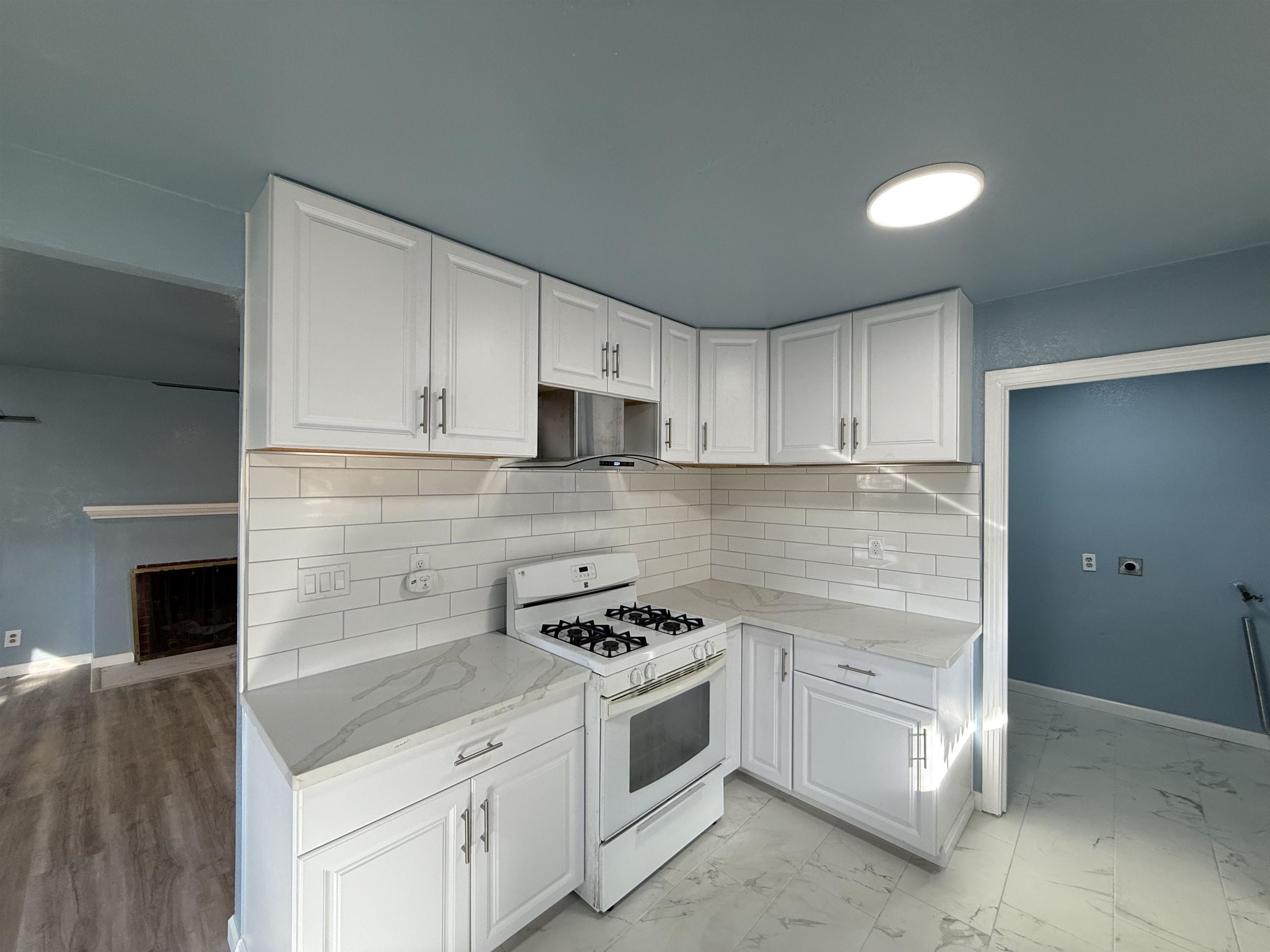 Detail Gallery Image 13 of 39 For 5500 Fruitridge Rd, Sacramento,  CA 95820 - 2 Beds | 1 Baths