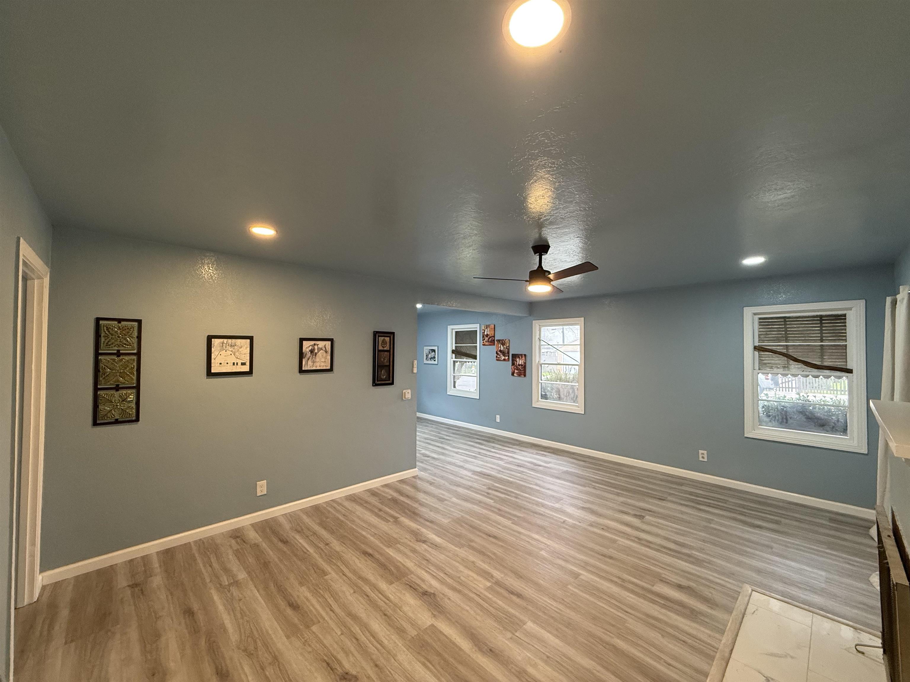 Detail Gallery Image 6 of 39 For 5500 Fruitridge Rd, Sacramento,  CA 95820 - 2 Beds | 1 Baths