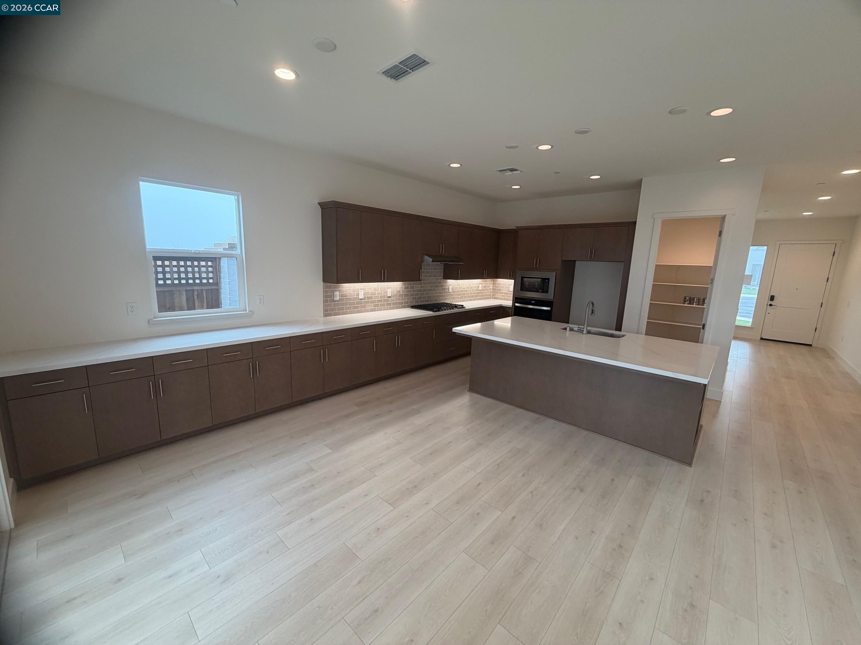 Detail Gallery Image 6 of 7 For 16113 Purdy Ct, Lathrop,  CA 95330 - 4 Beds | 3/1 Baths