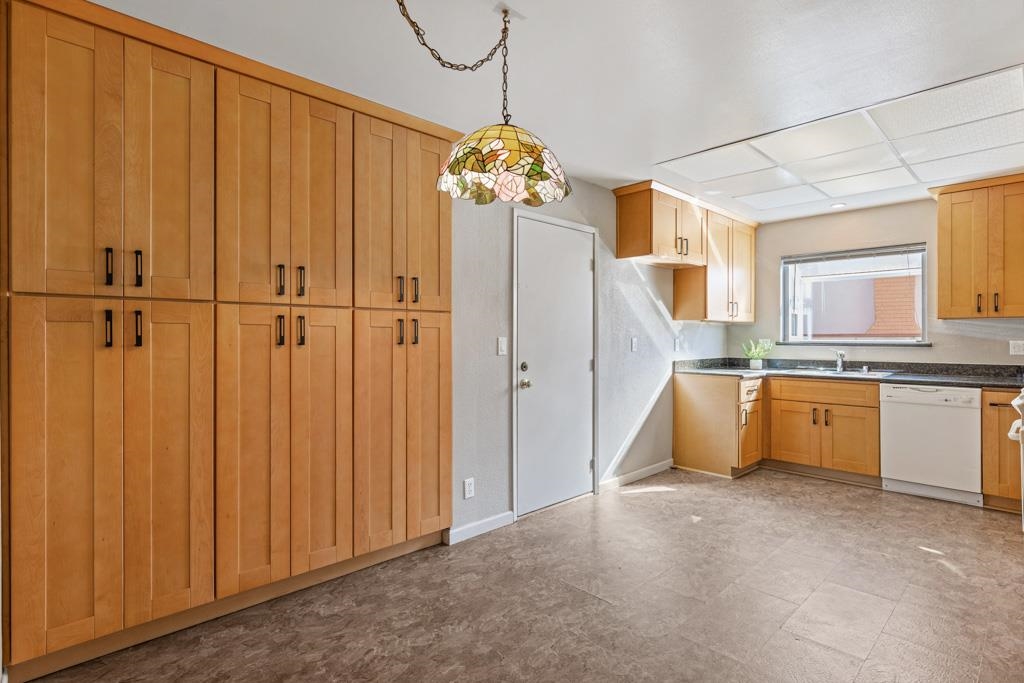 Detail Gallery Image 11 of 39 For 34331 Atteridge Ct, Fremont,  CA 94555 - 4 Beds | 2 Baths