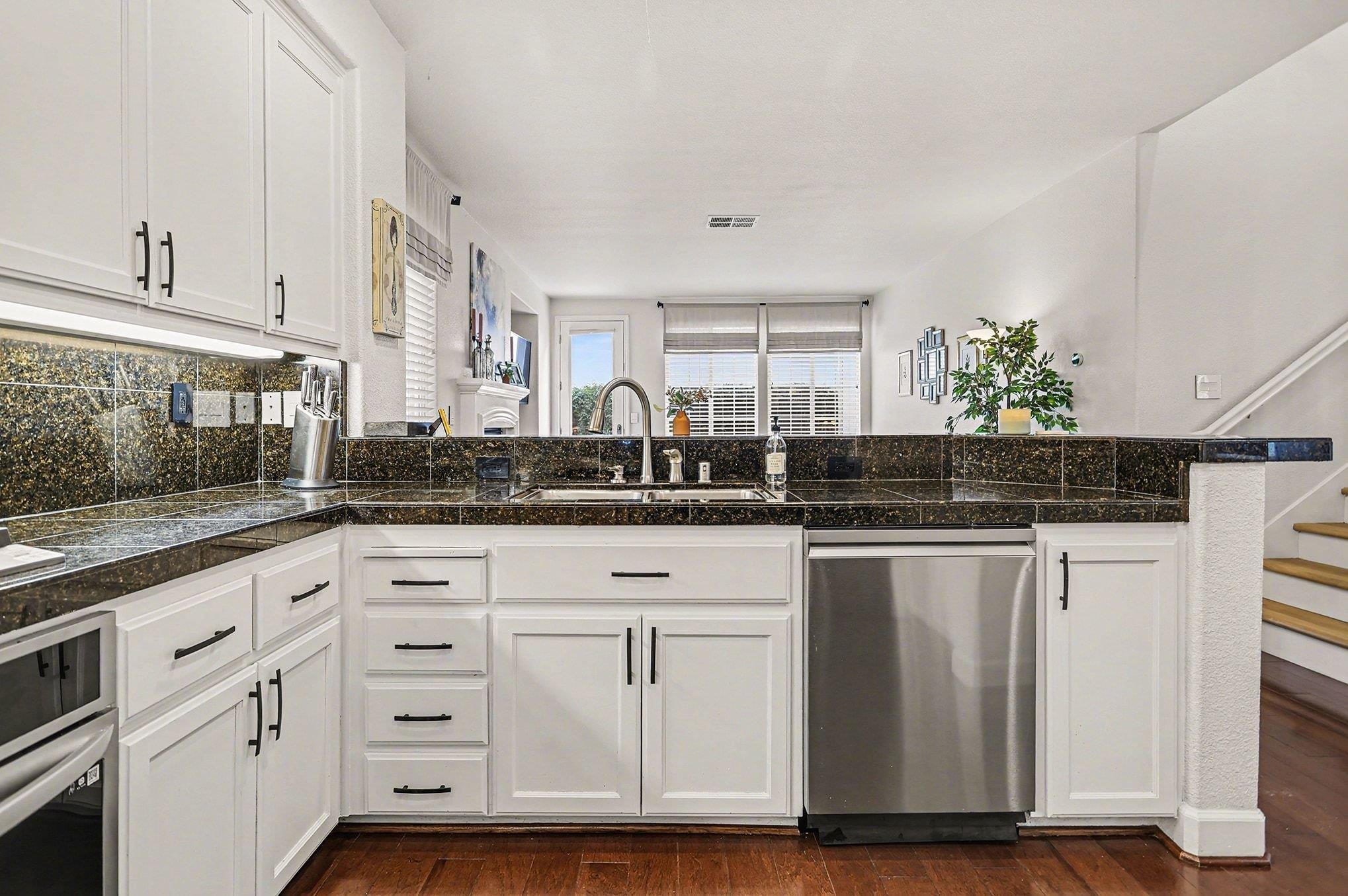 Detail Gallery Image 12 of 32 For 6235 Newhaven Ln, Vallejo,  CA 94591 - 3 Beds | 2/1 Baths