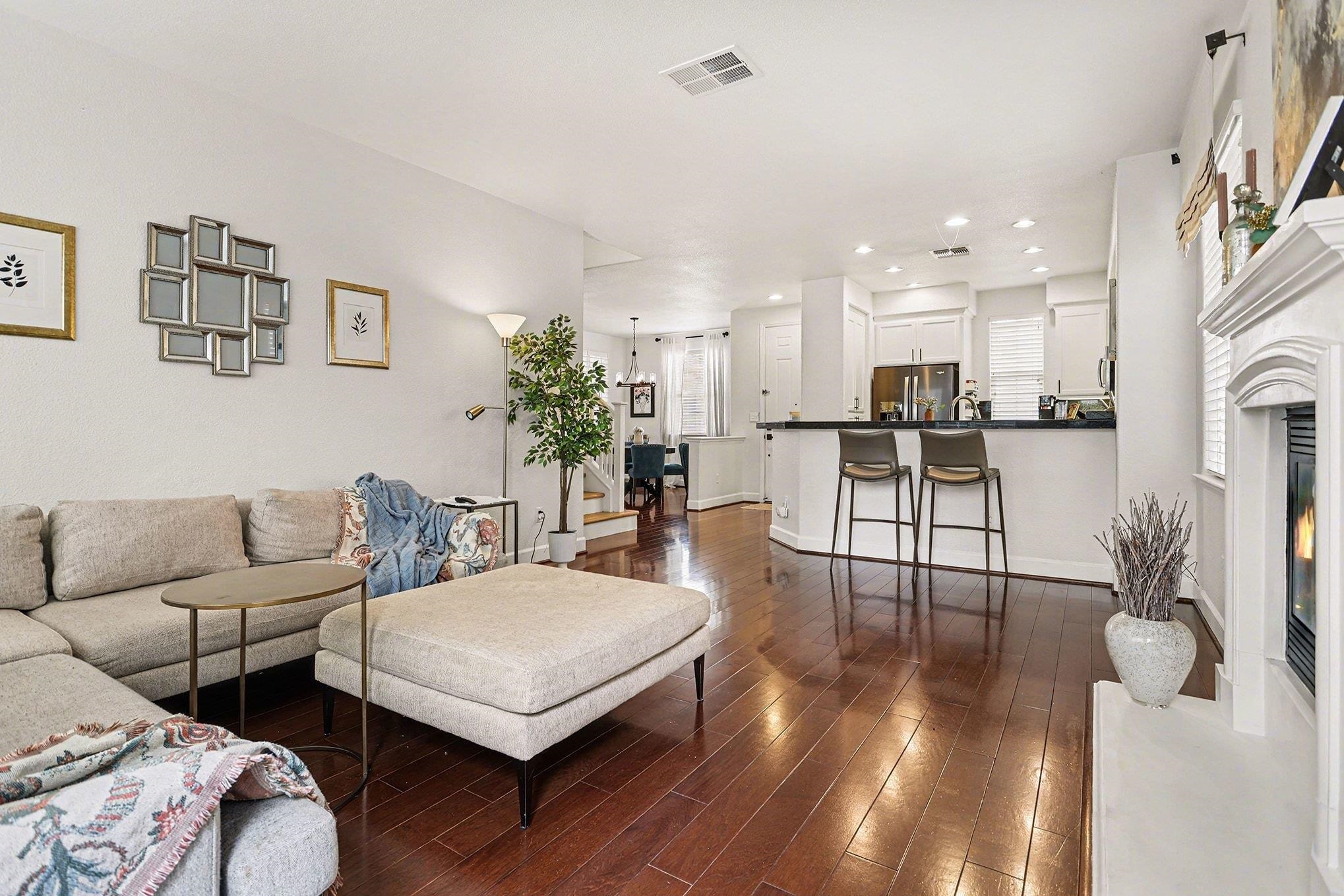 Detail Gallery Image 6 of 32 For 6235 Newhaven Ln, Vallejo,  CA 94591 - 3 Beds | 2/1 Baths