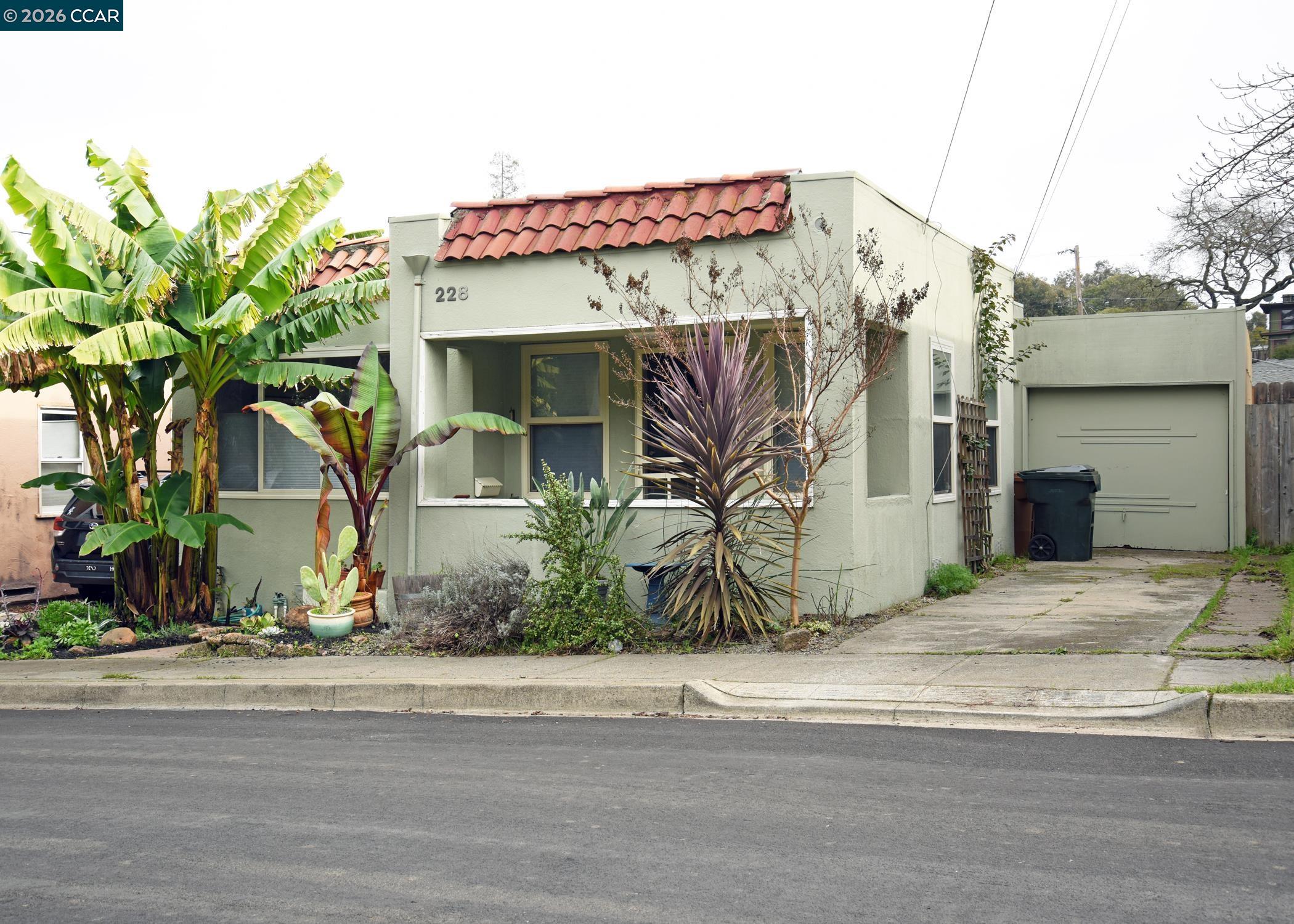 Detail Gallery Image 2 of 25 For 228 Arreba St., Martinez,  CA 94553 - 2 Beds | 1 Baths