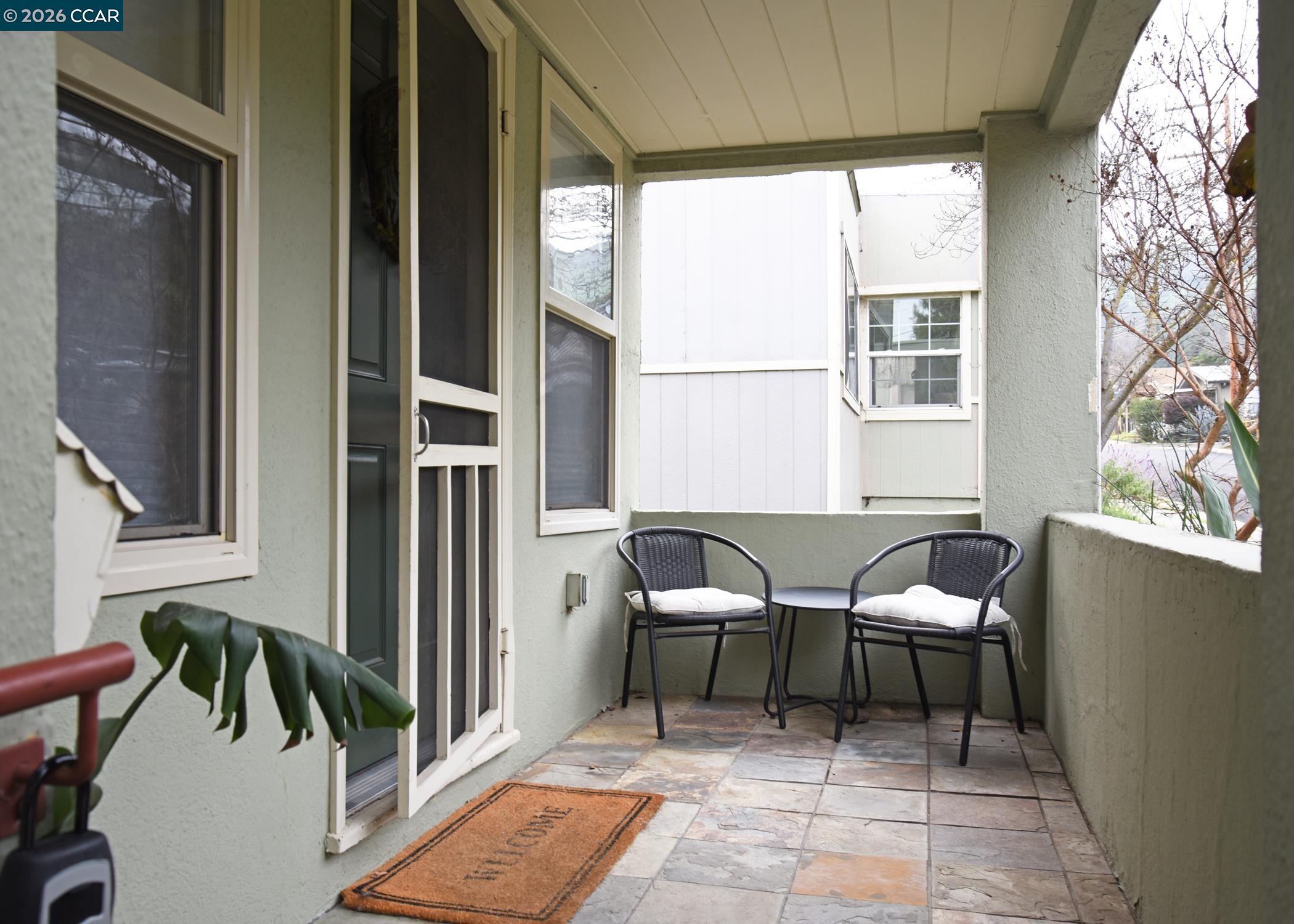 Detail Gallery Image 3 of 25 For 228 Arreba St., Martinez,  CA 94553 - 2 Beds | 1 Baths
