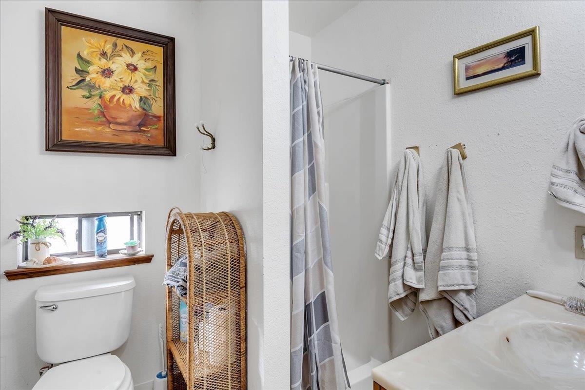 Detail Gallery Image 11 of 49 For 20550 Ponderosa Way, Tuolumne,  CA 95379 - 5 Beds | 3 Baths