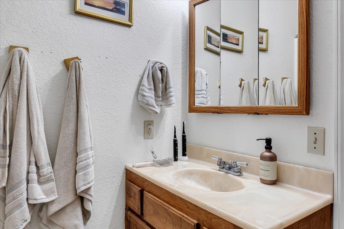 Detail Gallery Image 12 of 49 For 20550 Ponderosa Way, Tuolumne,  CA 95379 - 5 Beds | 3 Baths