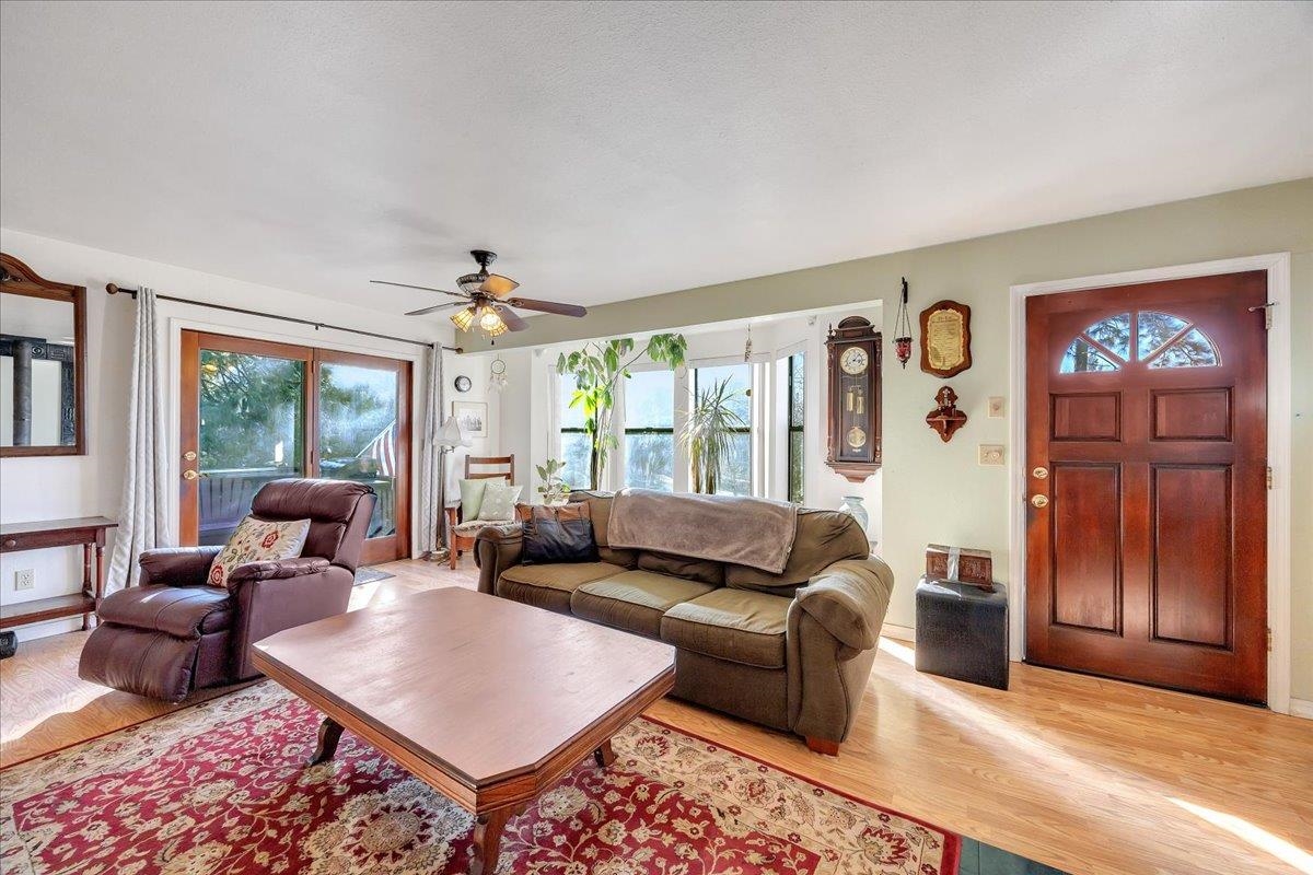 Detail Gallery Image 17 of 49 For 20550 Ponderosa Way, Tuolumne,  CA 95379 - 5 Beds | 3 Baths