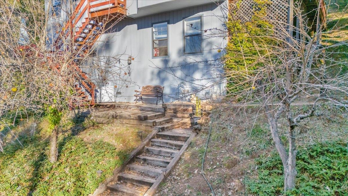 Detail Gallery Image 6 of 49 For 20550 Ponderosa Way, Tuolumne,  CA 95379 - 5 Beds | 3 Baths