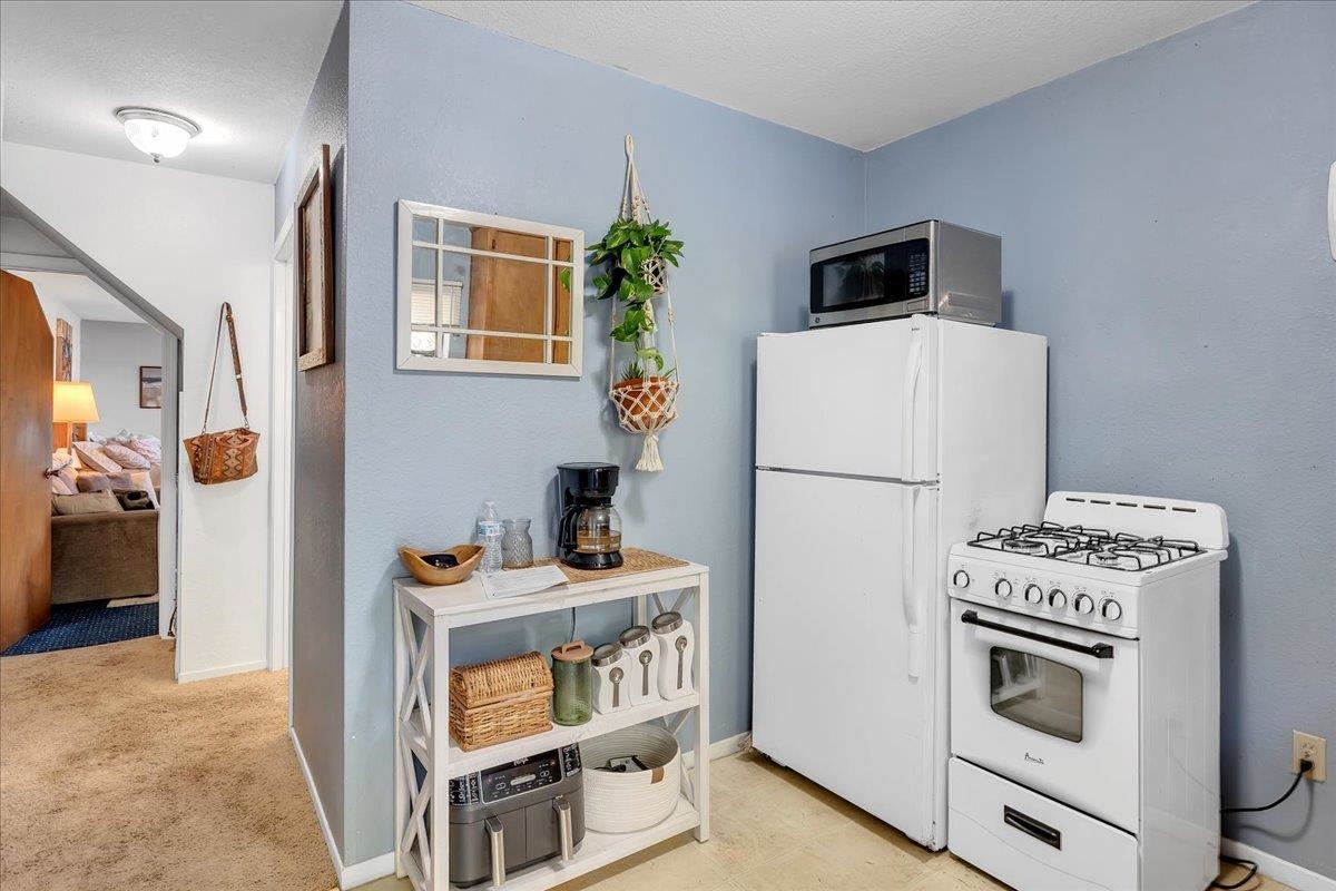 Detail Gallery Image 10 of 49 For 20550 Ponderosa Way, Tuolumne,  CA 95379 - 5 Beds | 3 Baths