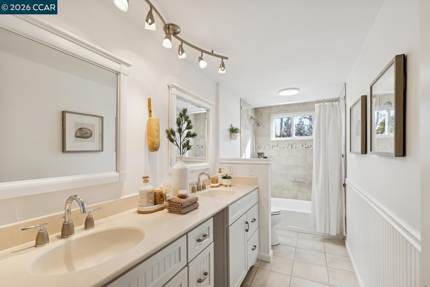 Detail Gallery Image 18 of 51 For 183 Miramonte Dr, Moraga,  CA 94556 - 3 Beds | 3 Baths