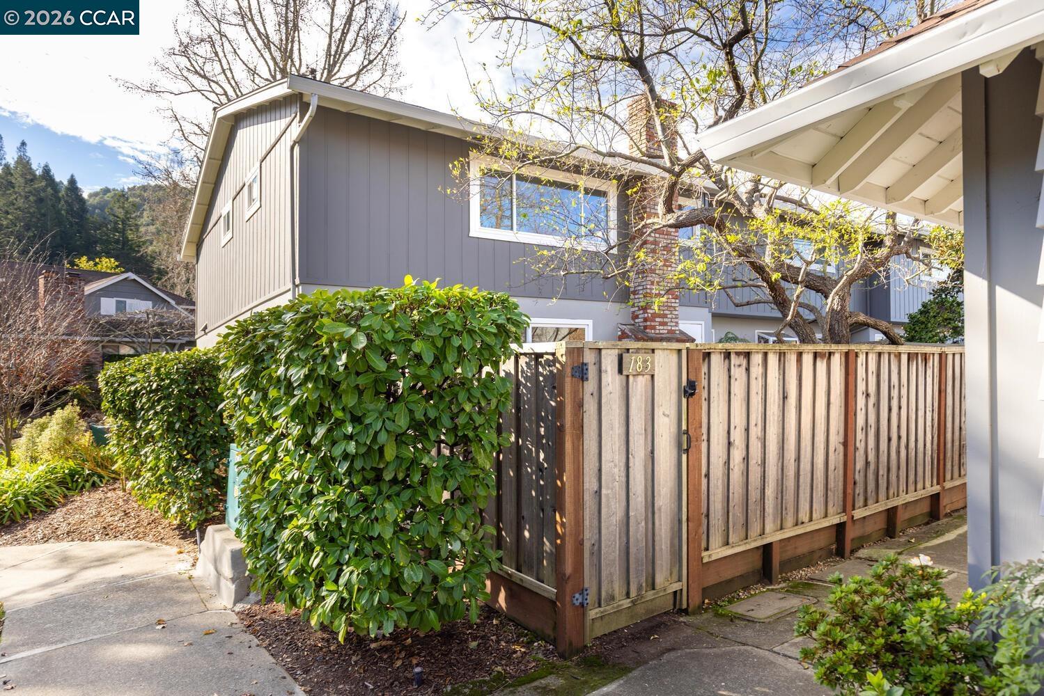 Detail Gallery Image 24 of 51 For 183 Miramonte Dr, Moraga,  CA 94556 - 3 Beds | 3 Baths