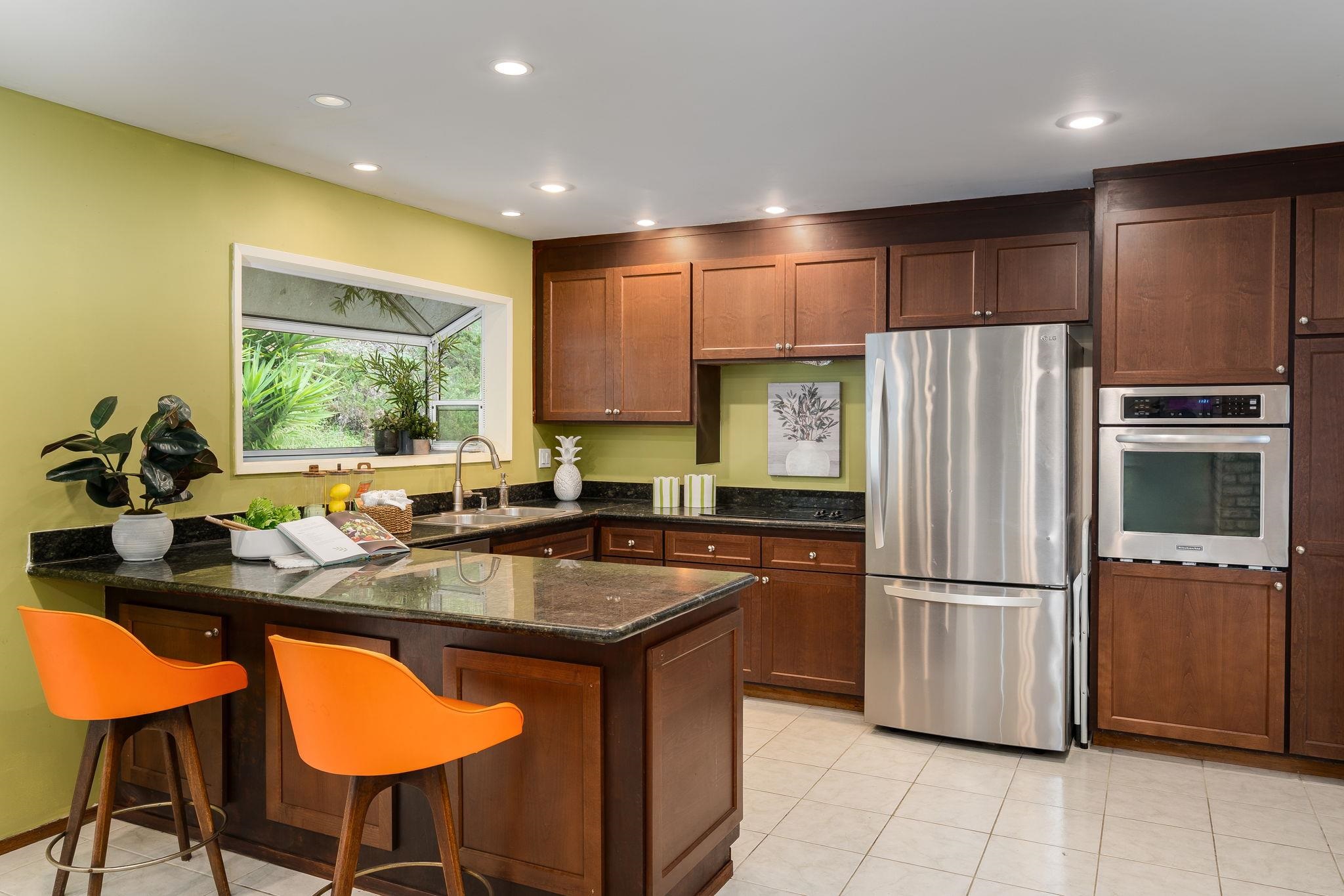 Detail Gallery Image 11 of 29 For 20 Marvin Court, Oakland,  CA 94605 - 4 Beds | 2/1 Baths