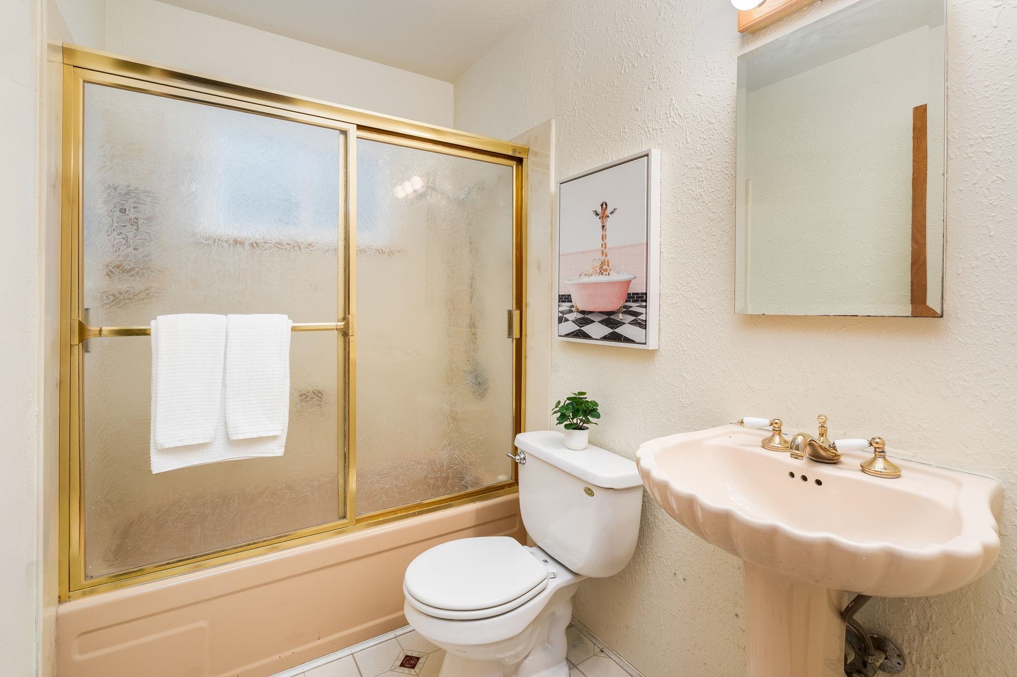 Detail Gallery Image 17 of 29 For 20 Marvin Court, Oakland,  CA 94605 - 4 Beds | 2/1 Baths