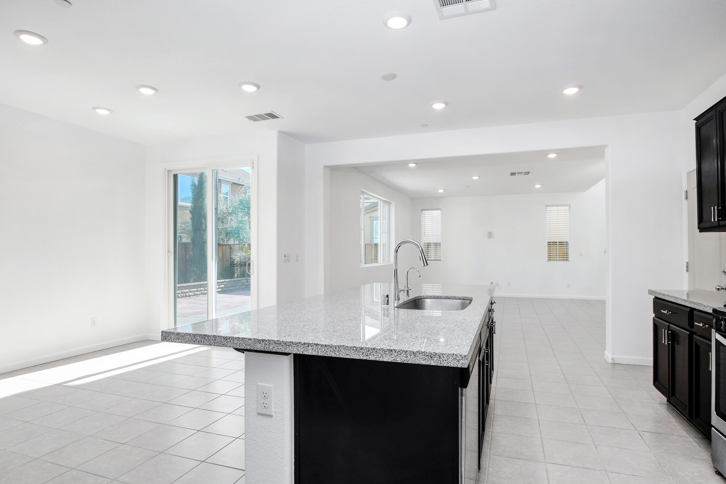 Detail Gallery Image 13 of 44 For 5425 Alvar Loop, Antioch,  CA 94531 - 4 Beds | 3 Baths