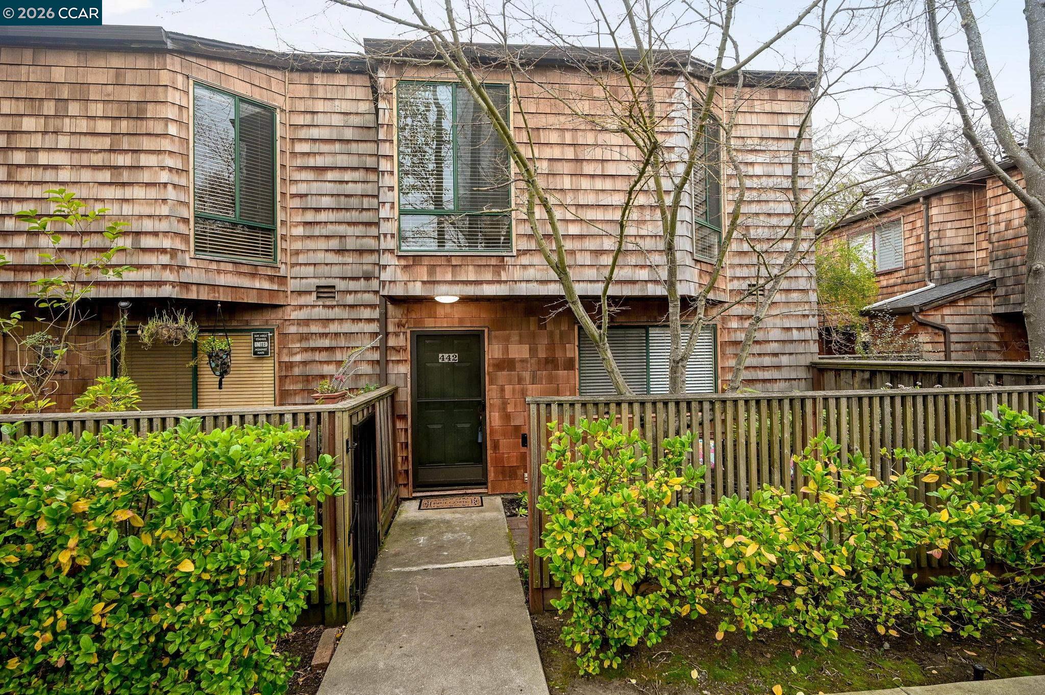 Photo #1: 41121858 Listing: Photo #1