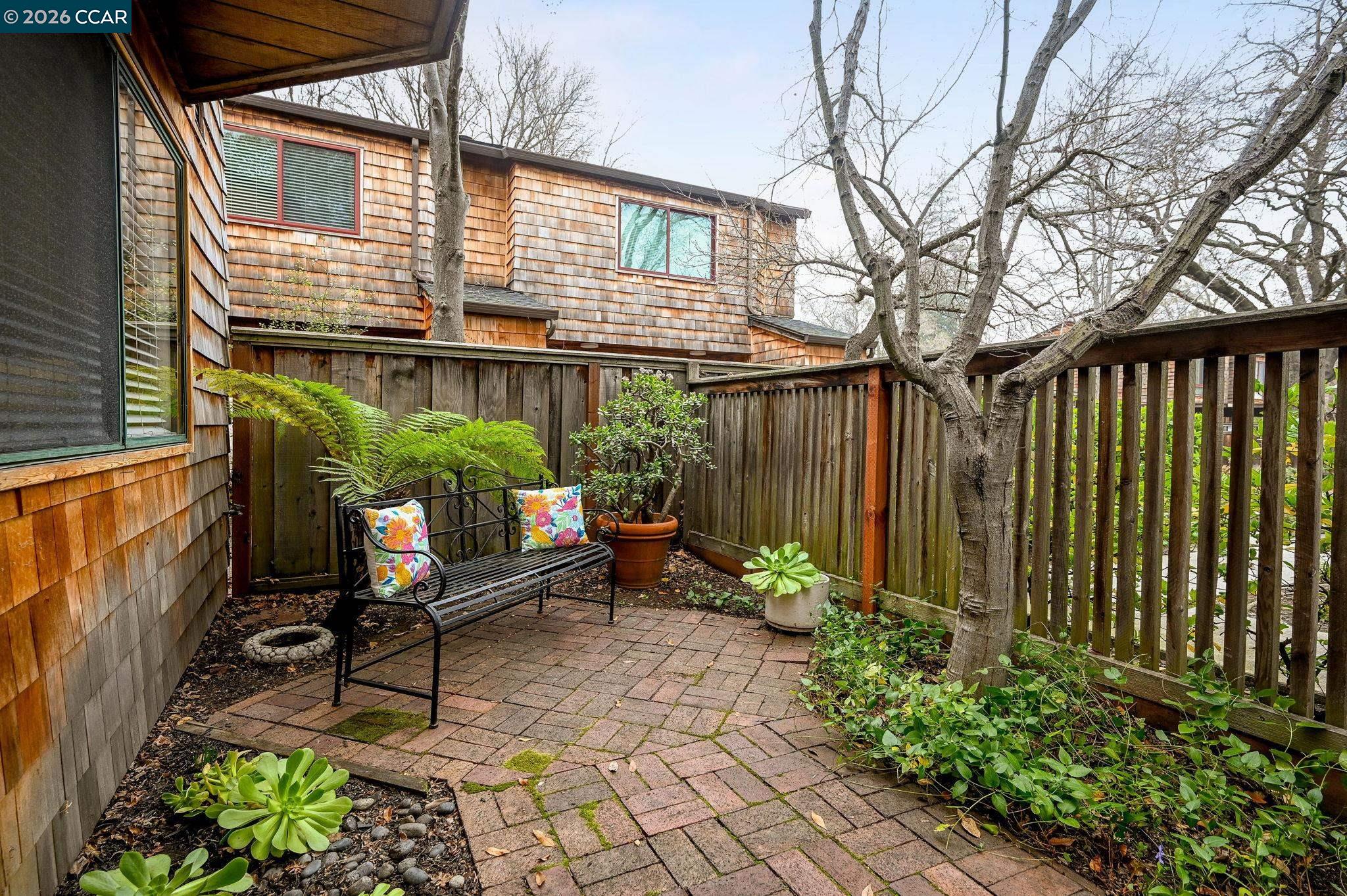 Photo #2: 41121858 Listing: Photo #2