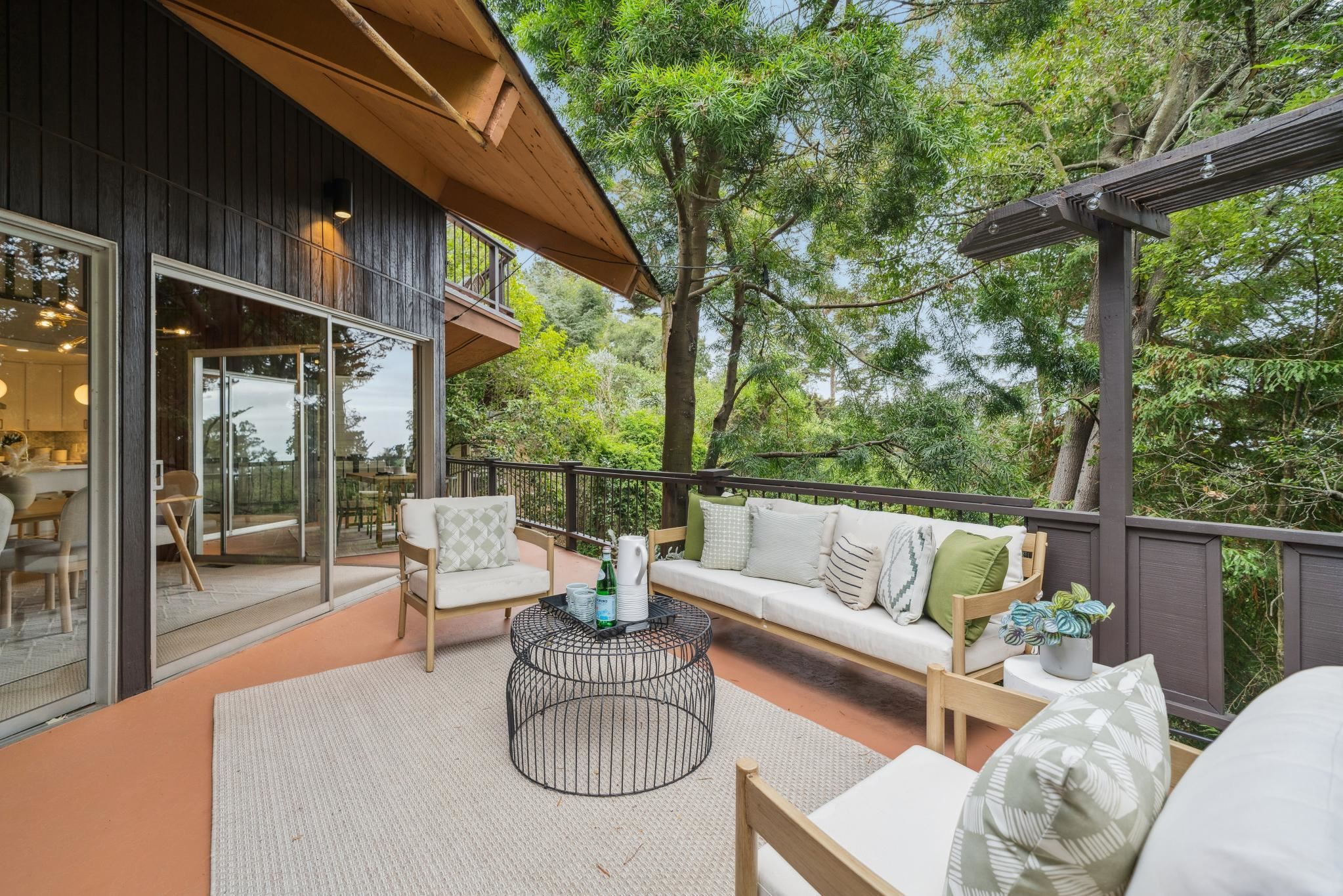 Detail Gallery Image 16 of 60 For 2835 Morley Dr, Oakland,  CA 94611 - 5 Beds | 3 Baths