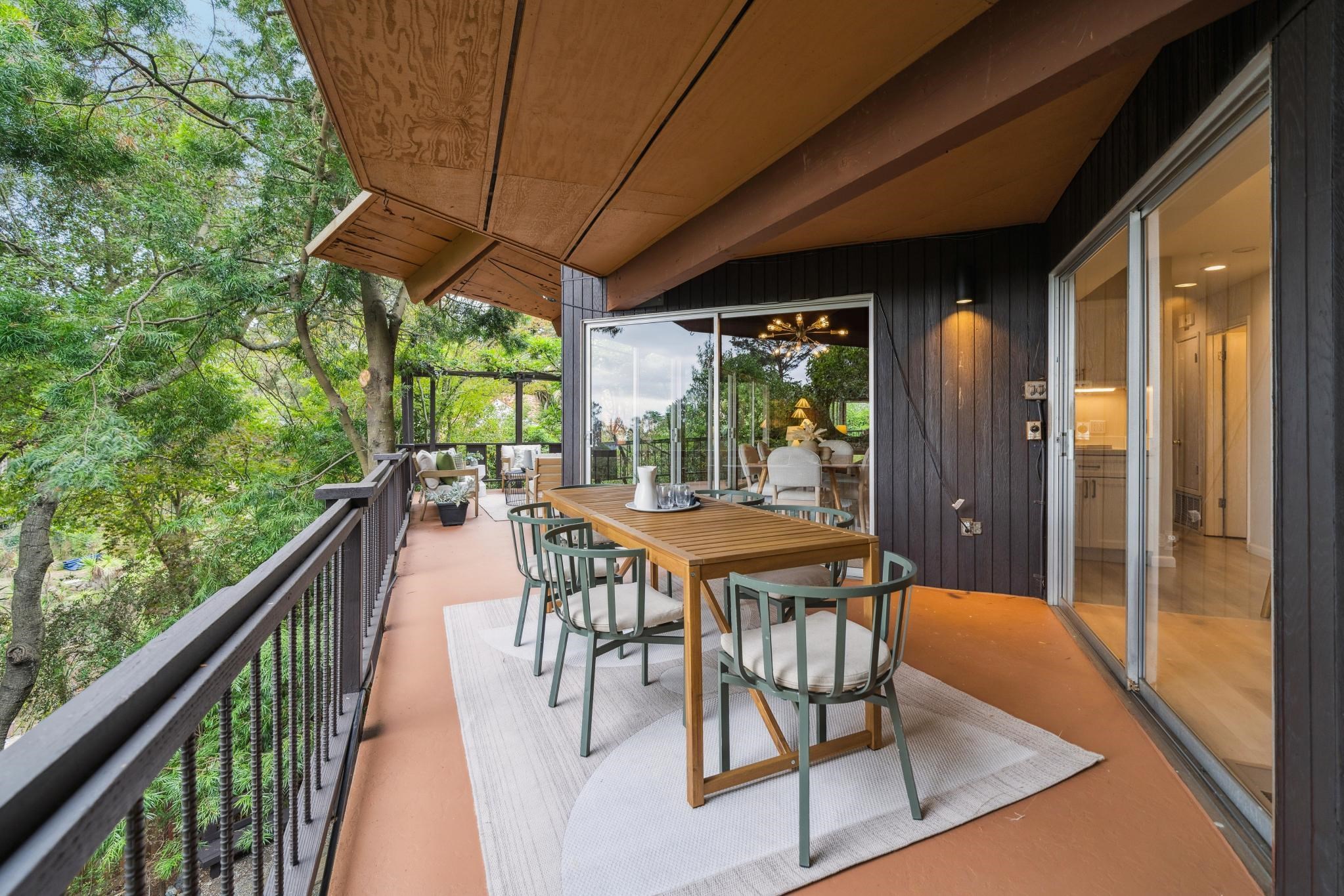 Detail Gallery Image 17 of 60 For 2835 Morley Dr, Oakland,  CA 94611 - 5 Beds | 3 Baths