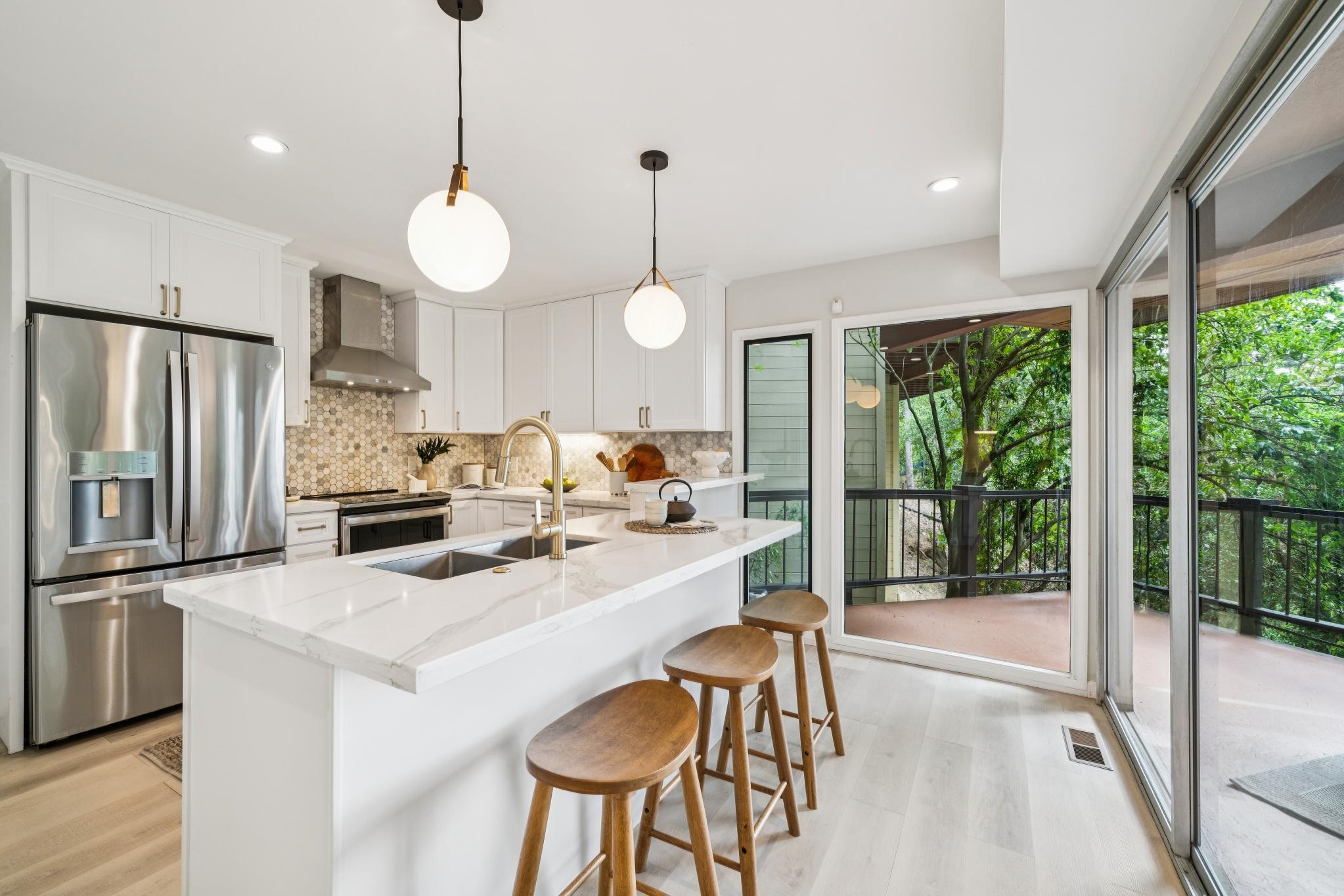 Detail Gallery Image 21 of 60 For 2835 Morley Dr, Oakland,  CA 94611 - 5 Beds | 3 Baths