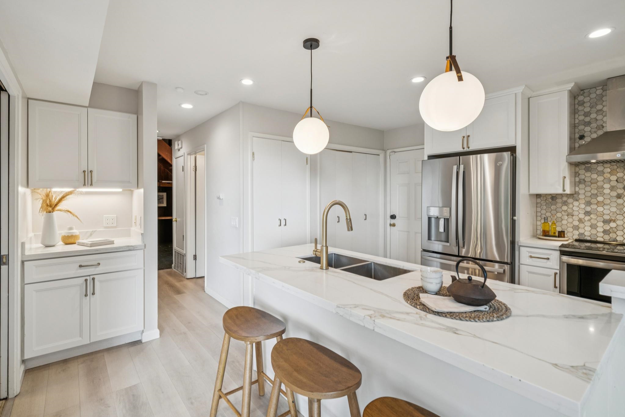 Detail Gallery Image 23 of 60 For 2835 Morley Dr, Oakland,  CA 94611 - 5 Beds | 3 Baths