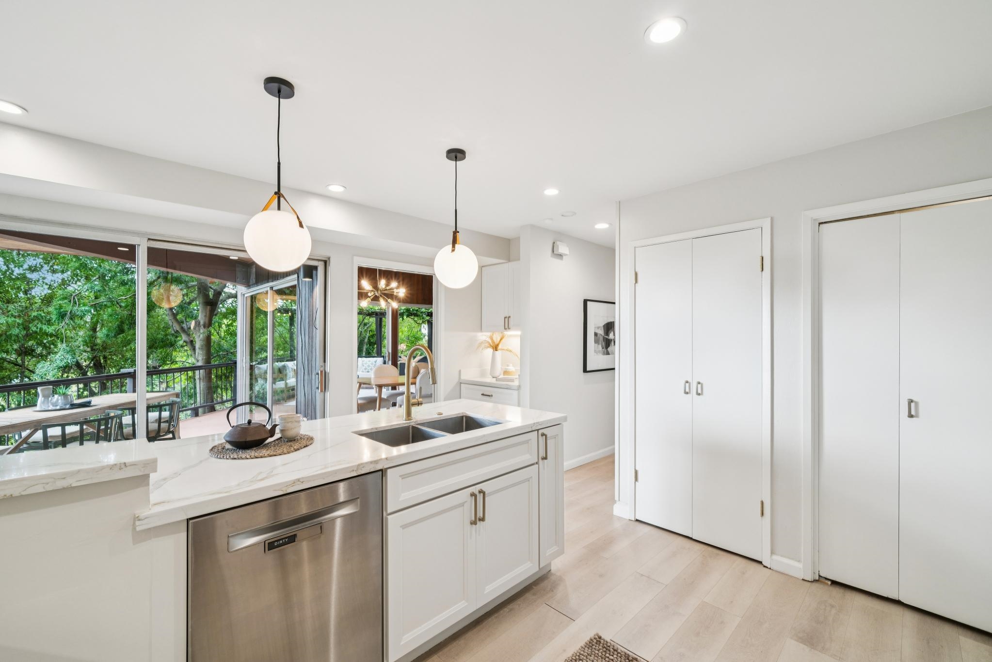 Detail Gallery Image 25 of 60 For 2835 Morley Dr, Oakland,  CA 94611 - 5 Beds | 3 Baths