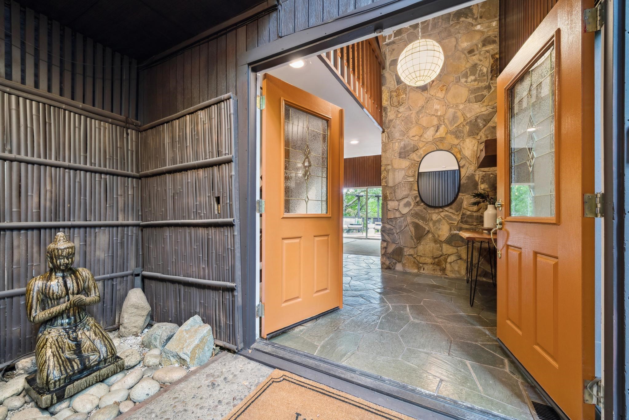 Detail Gallery Image 4 of 60 For 2835 Morley Dr, Oakland,  CA 94611 - 5 Beds | 3 Baths