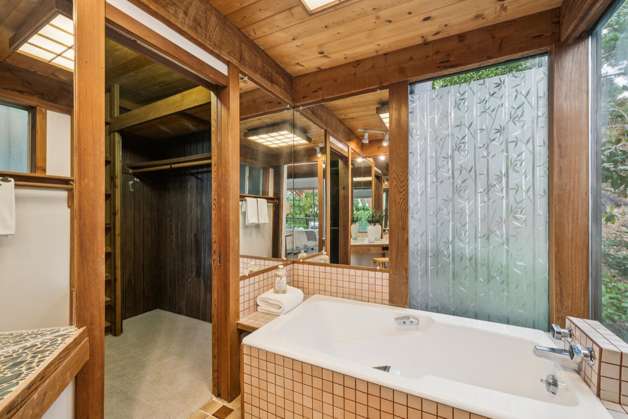 Detail Gallery Image 33 of 60 For 2835 Morley Dr, Oakland,  CA 94611 - 5 Beds | 3 Baths