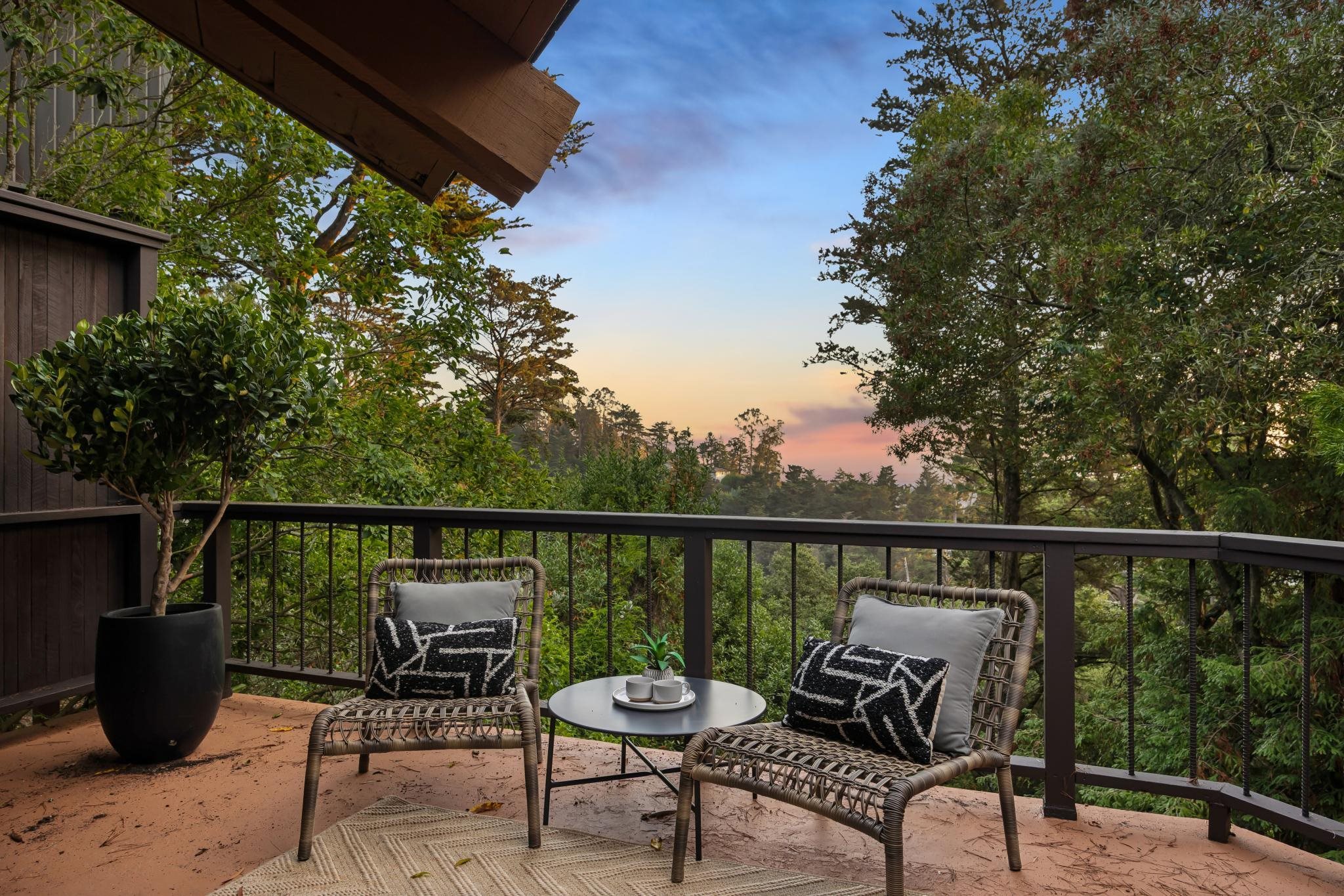 Detail Gallery Image 6 of 60 For 2835 Morley Dr, Oakland,  CA 94611 - 5 Beds | 3 Baths