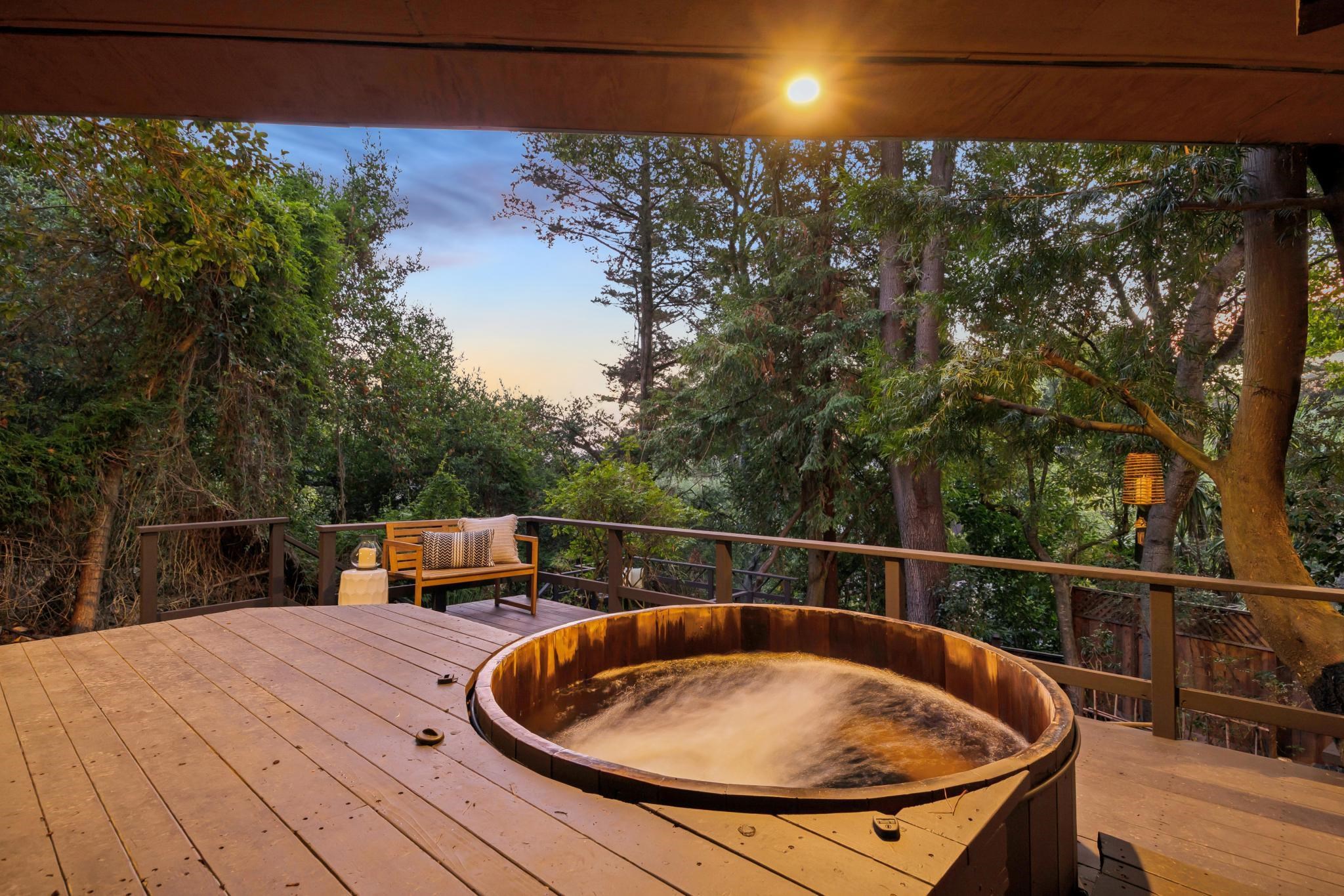 Detail Gallery Image 7 of 60 For 2835 Morley Dr, Oakland,  CA 94611 - 5 Beds | 3 Baths