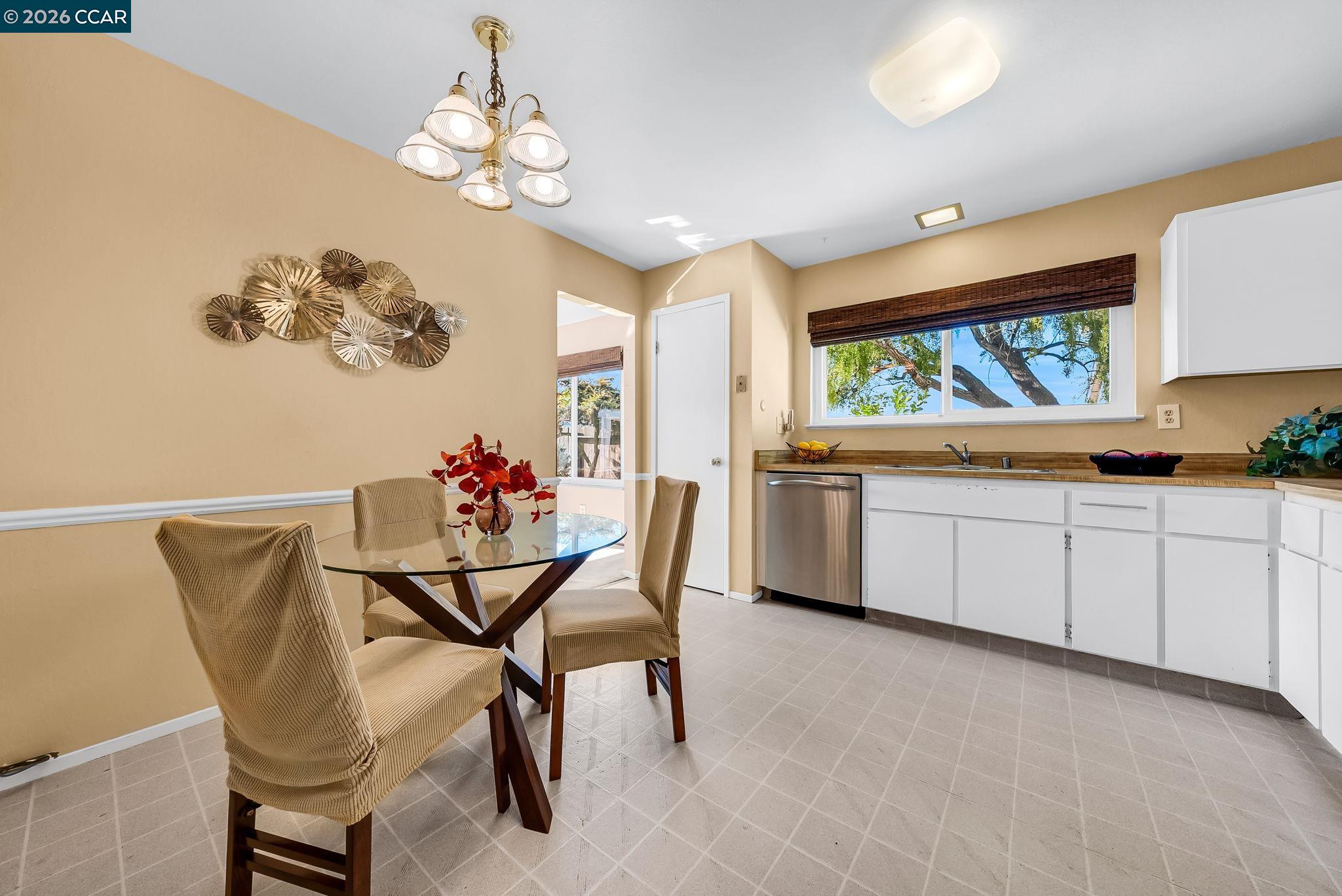 Detail Gallery Image 17 of 55 For 121 Fir Ct, Hercules,  CA 94547 - 3 Beds | 2 Baths