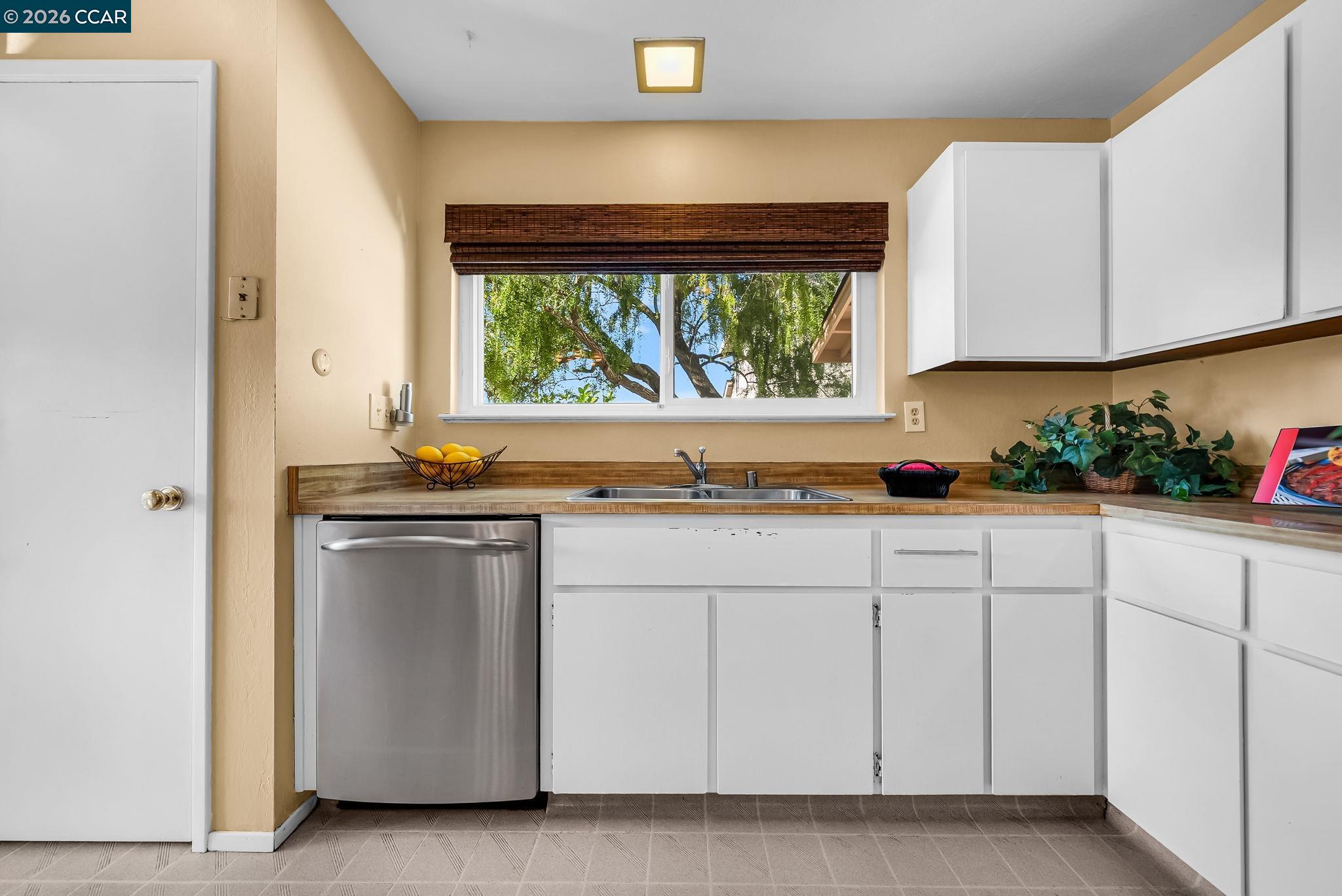 Detail Gallery Image 18 of 55 For 121 Fir Ct, Hercules,  CA 94547 - 3 Beds | 2 Baths