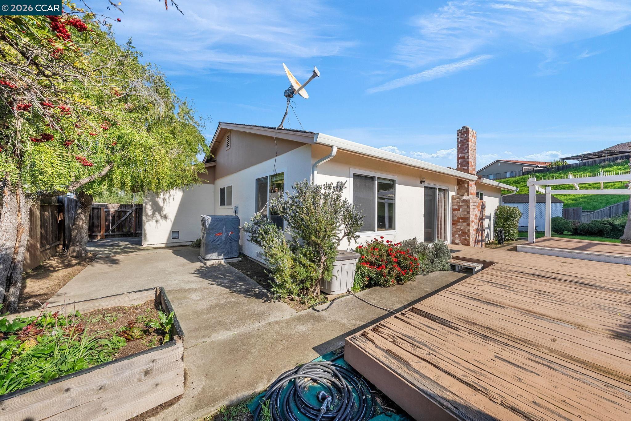 Detail Gallery Image 38 of 55 For 121 Fir Ct, Hercules,  CA 94547 - 3 Beds | 2 Baths