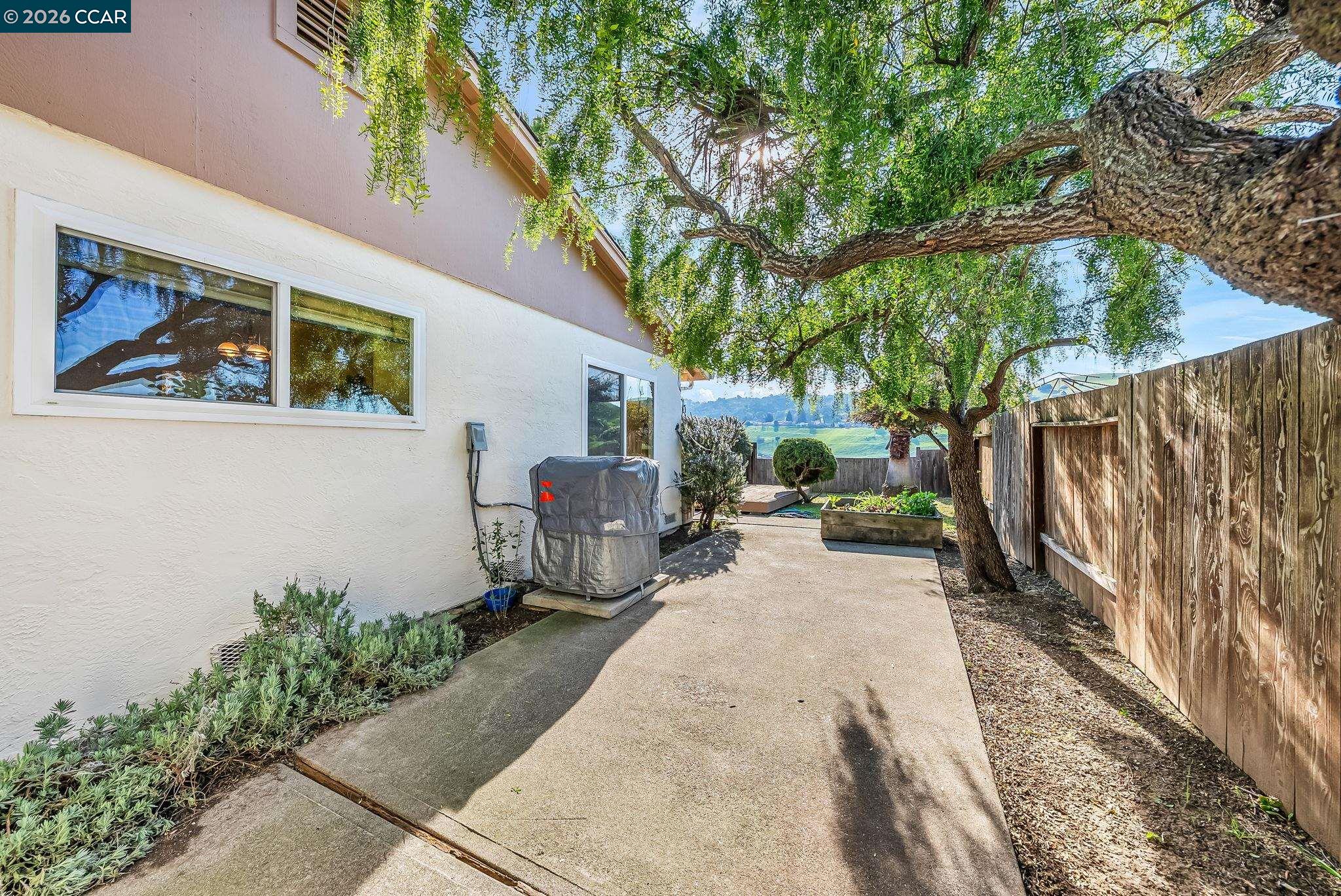 Detail Gallery Image 39 of 55 For 121 Fir Ct, Hercules,  CA 94547 - 3 Beds | 2 Baths