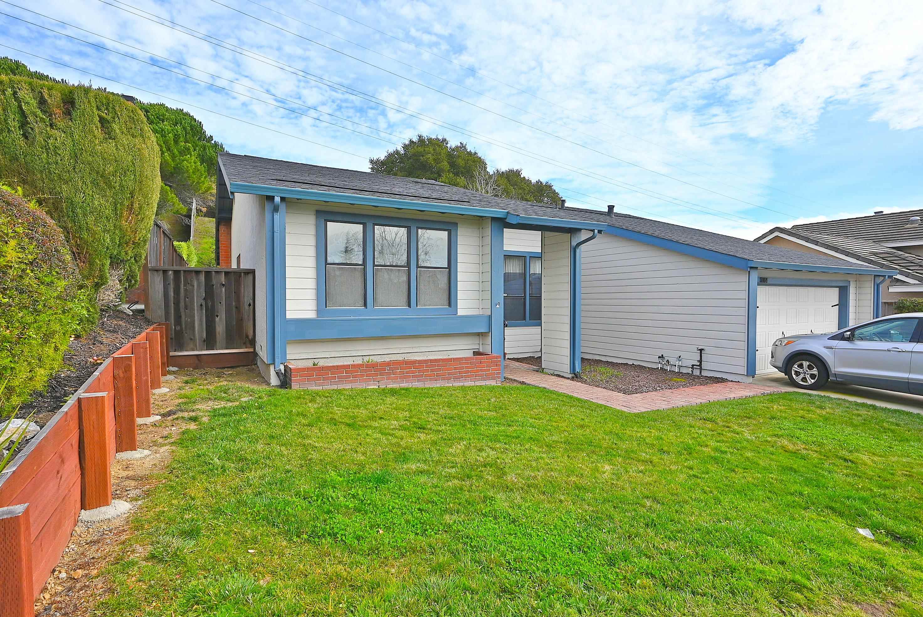 Detail Gallery Image 3 of 49 For 17764 Columbia Dr, Castro Valley,  CA 94552-1753 - 3 Beds | 2 Baths