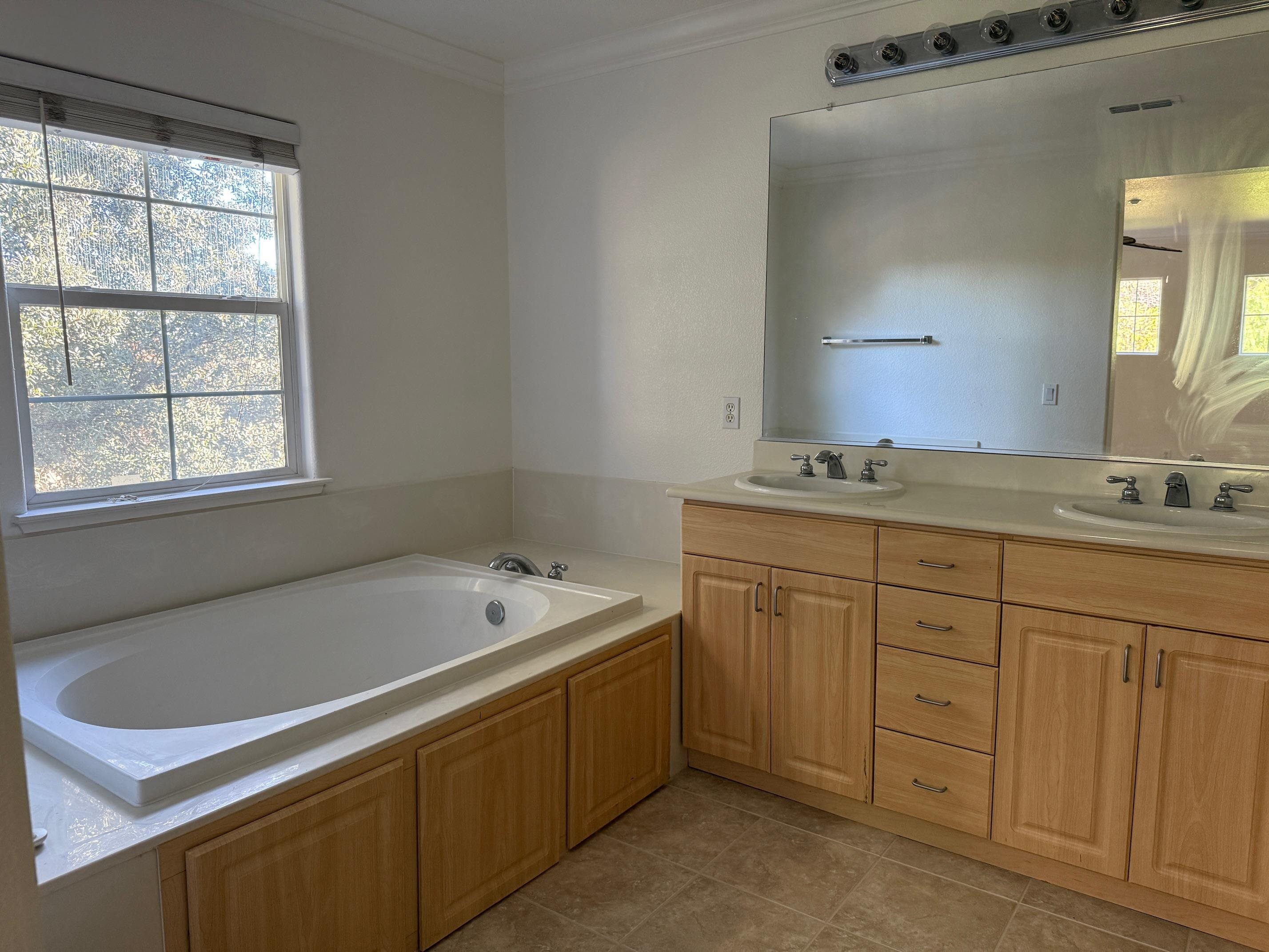 Detail Gallery Image 4 of 11 For 27 Meritage Cmn #107,  Livermore,  CA 94551 - 3 Beds | 2/1 Baths