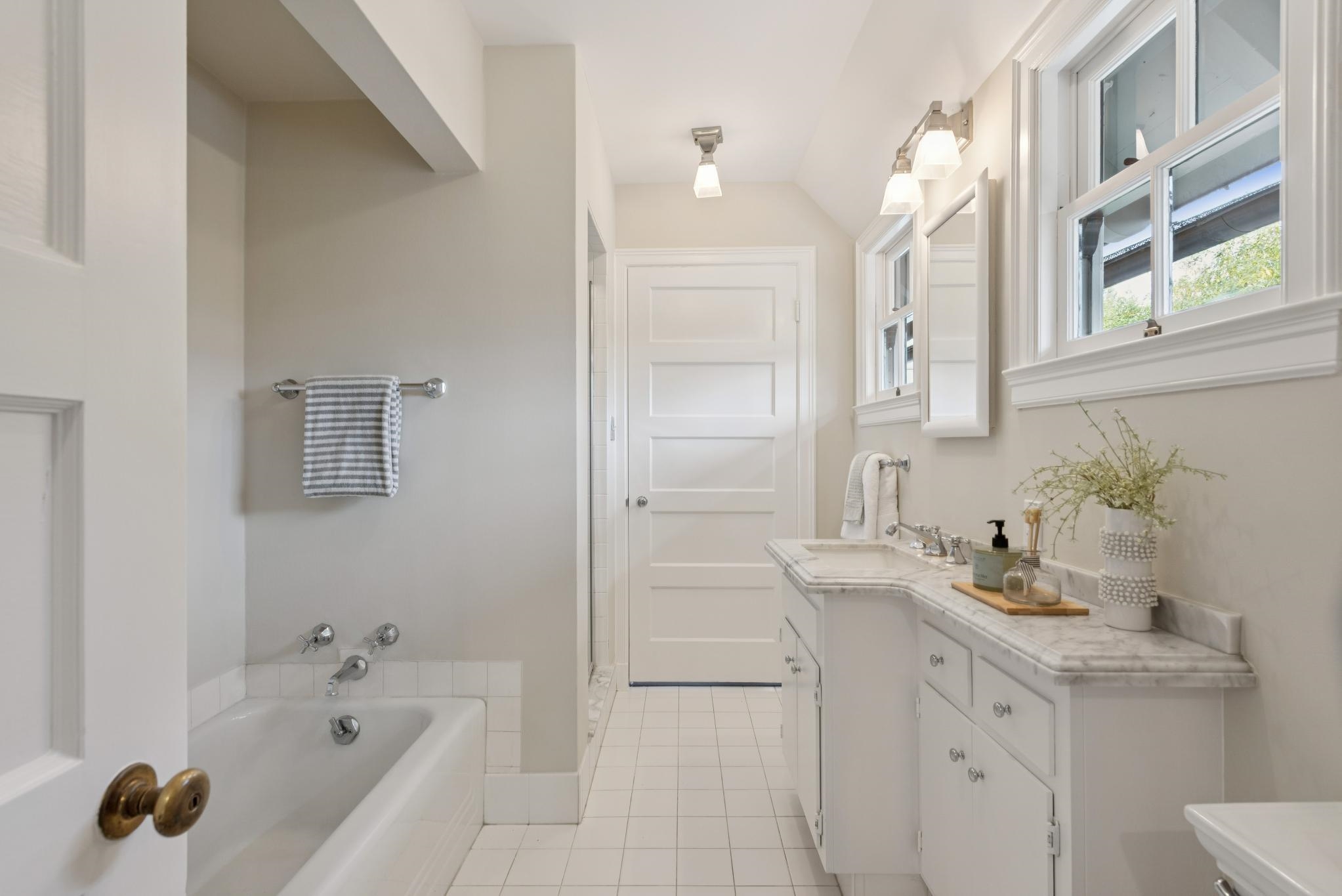 Detail Gallery Image 38 of 60 For 333 Hampton Road, Piedmont,  CA 94611 - 5 Beds | 4/1 Baths