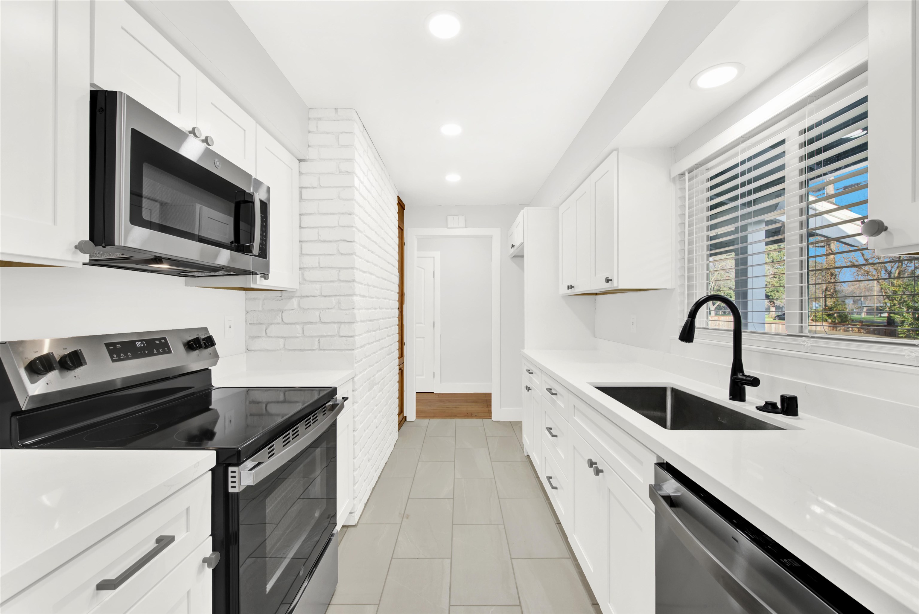 Detail Gallery Image 6 of 36 For 3690 Cowell Rd, Concord,  CA 94518 - 3 Beds | 2 Baths