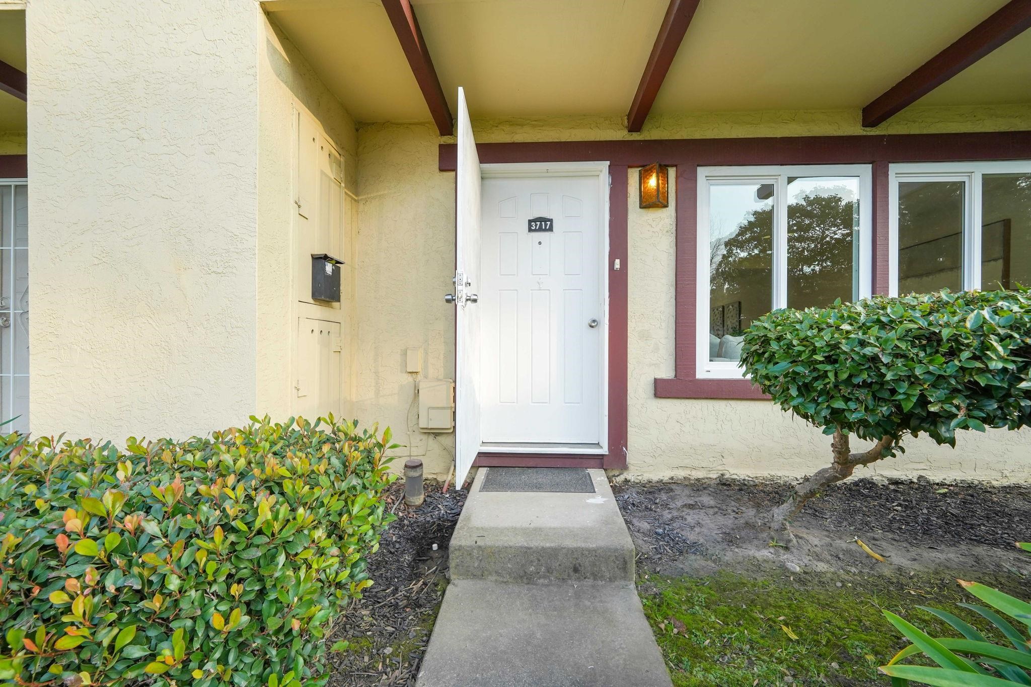 Detail Gallery Image 3 of 22 For 3717 Gainsborough Ter, Fremont,  CA 94555 - 4 Beds | 2/1 Baths