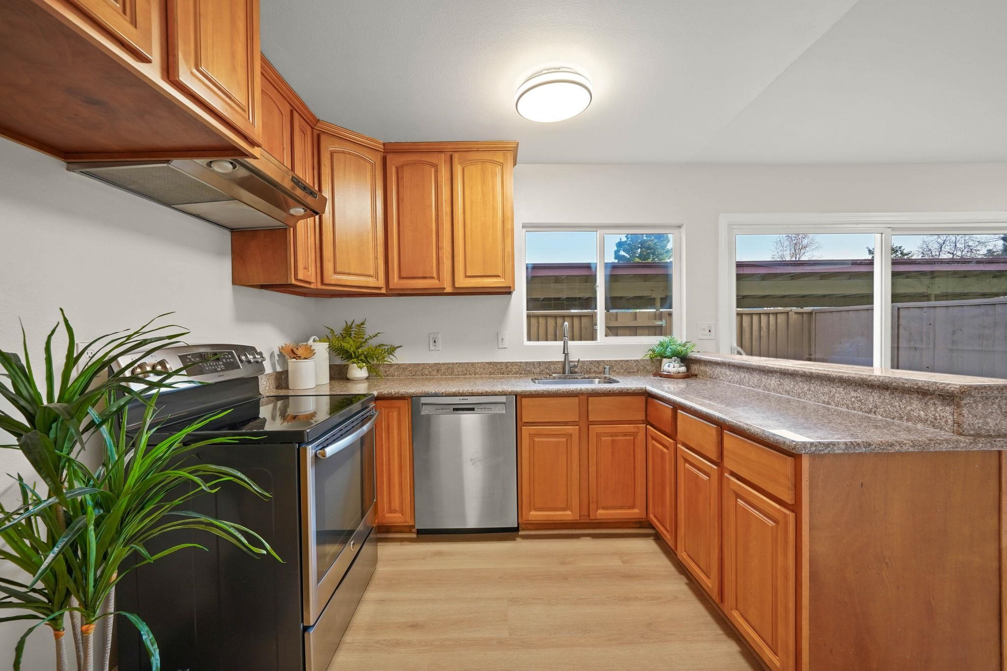 Detail Gallery Image 7 of 22 For 3717 Gainsborough Ter, Fremont,  CA 94555 - 4 Beds | 2/1 Baths