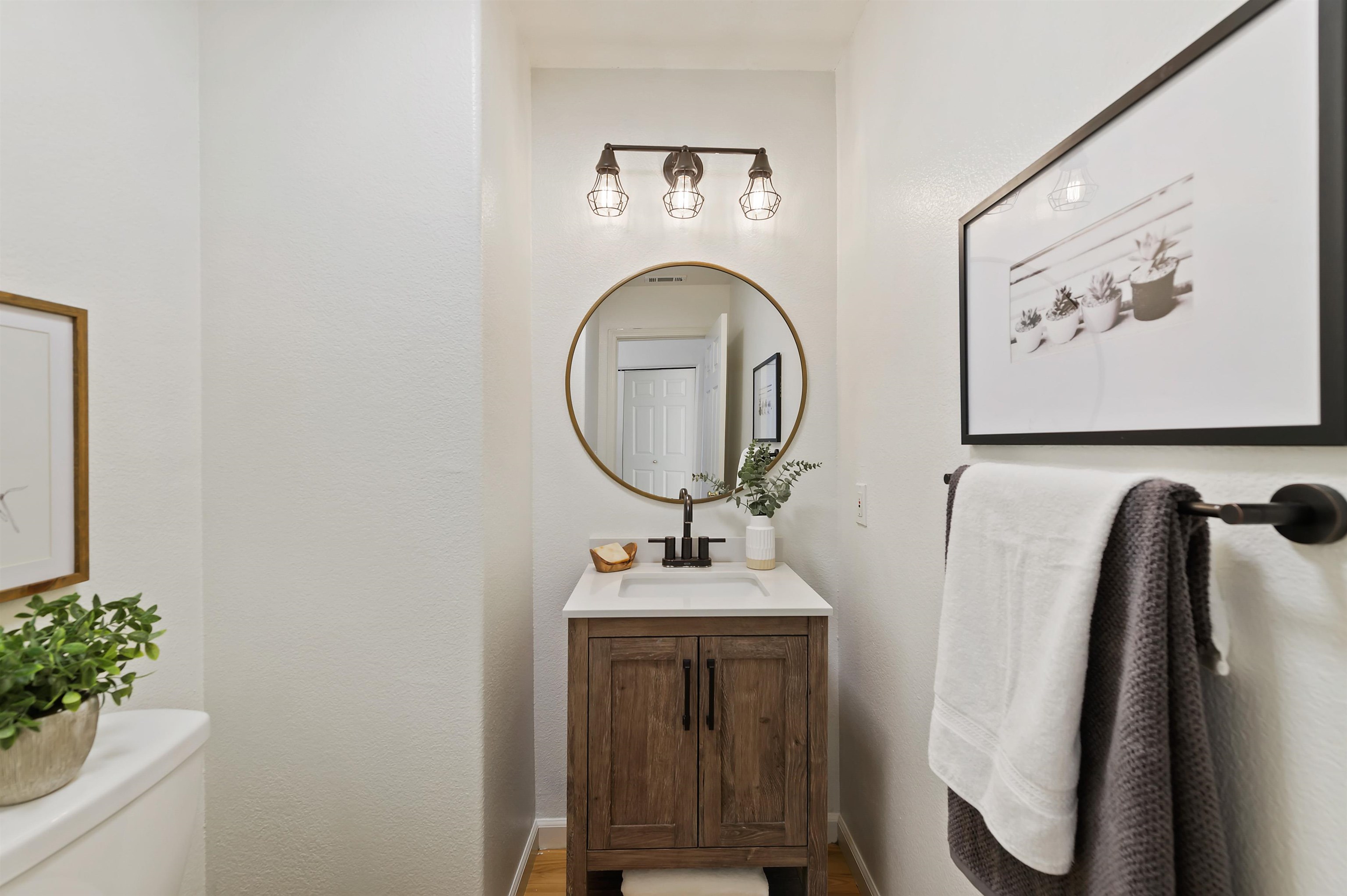 Detail Gallery Image 13 of 30 For 3989 Strafford Ct, Dublin,  CA 94568 - 3 Beds | 2/1 Baths