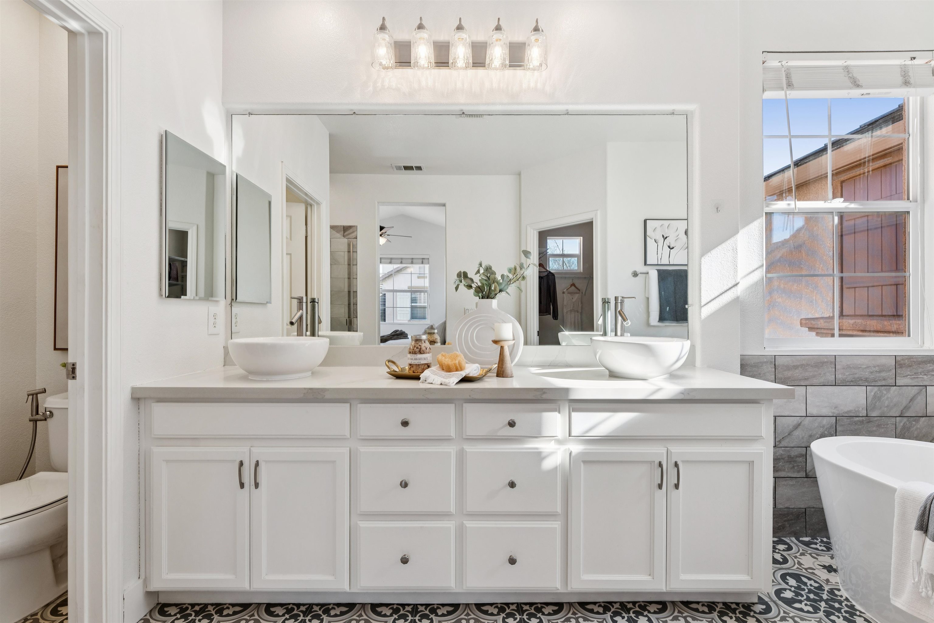 Detail Gallery Image 17 of 29 For 3989 Strafford Ct, Dublin,  CA 94568 - 3 Beds | 2/1 Baths