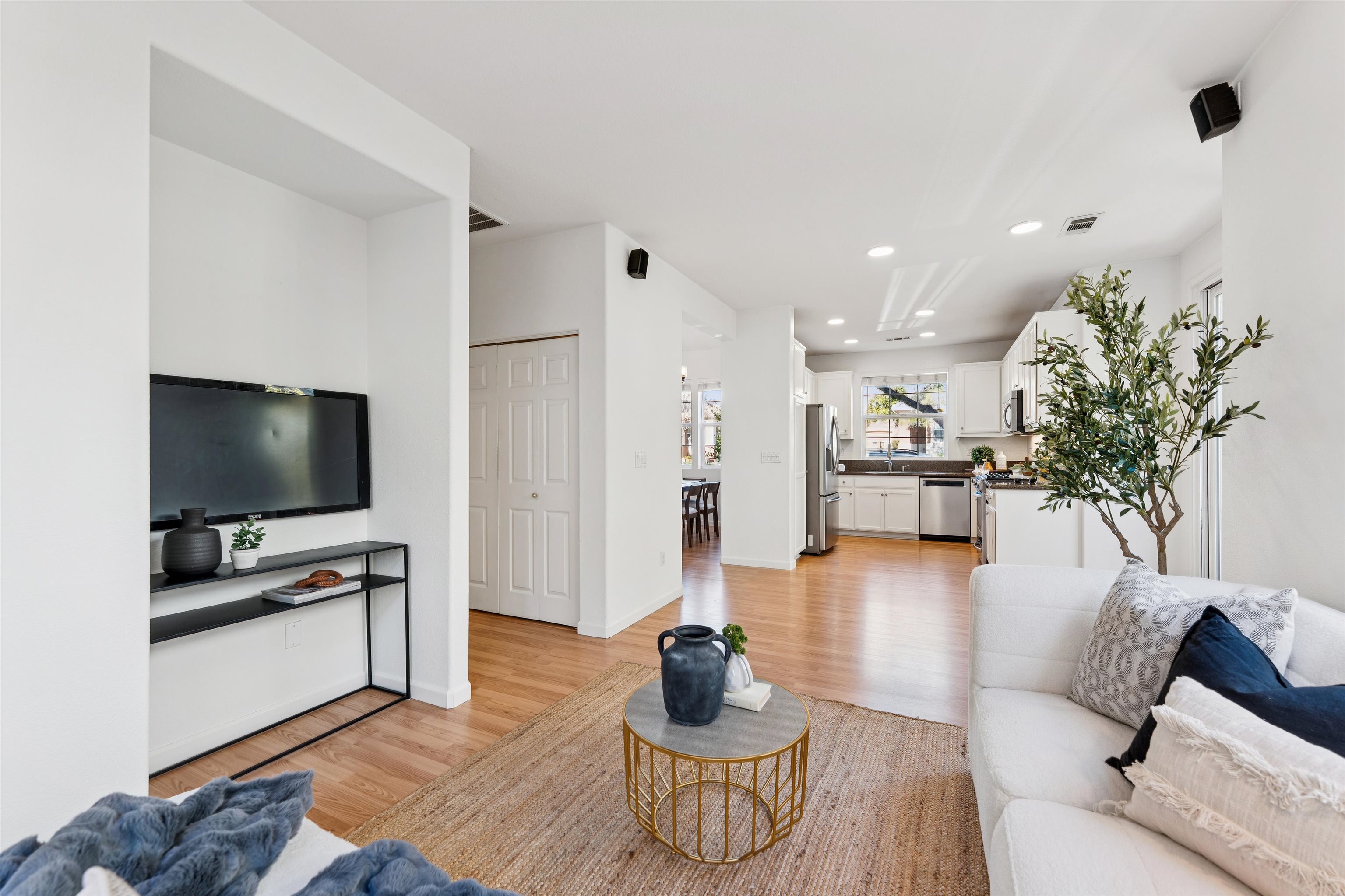 Detail Gallery Image 24 of 29 For 3989 Strafford Ct, Dublin,  CA 94568 - 3 Beds | 2/1 Baths