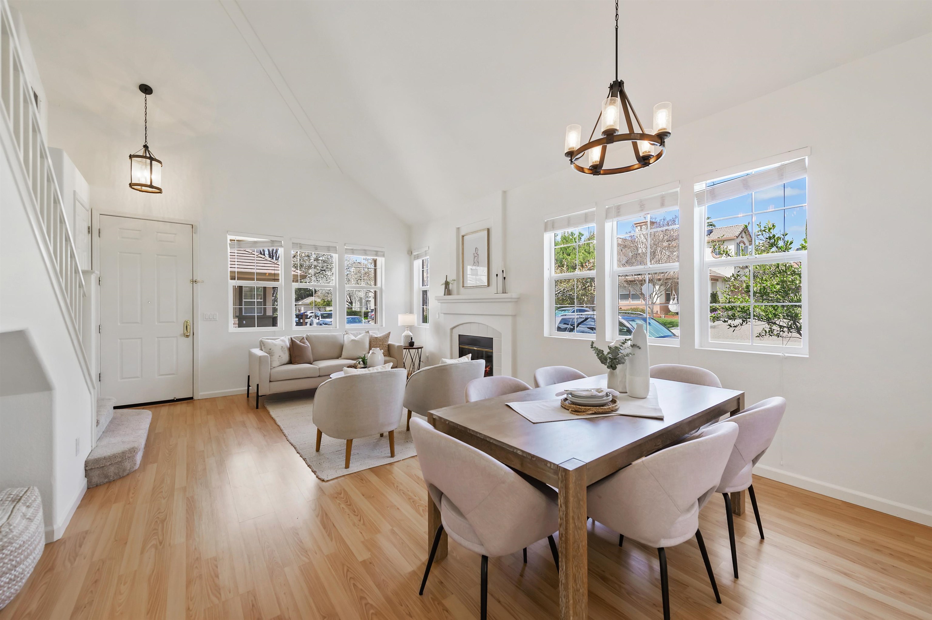 Detail Gallery Image 4 of 30 For 3989 Strafford Ct, Dublin,  CA 94568 - 3 Beds | 2/1 Baths