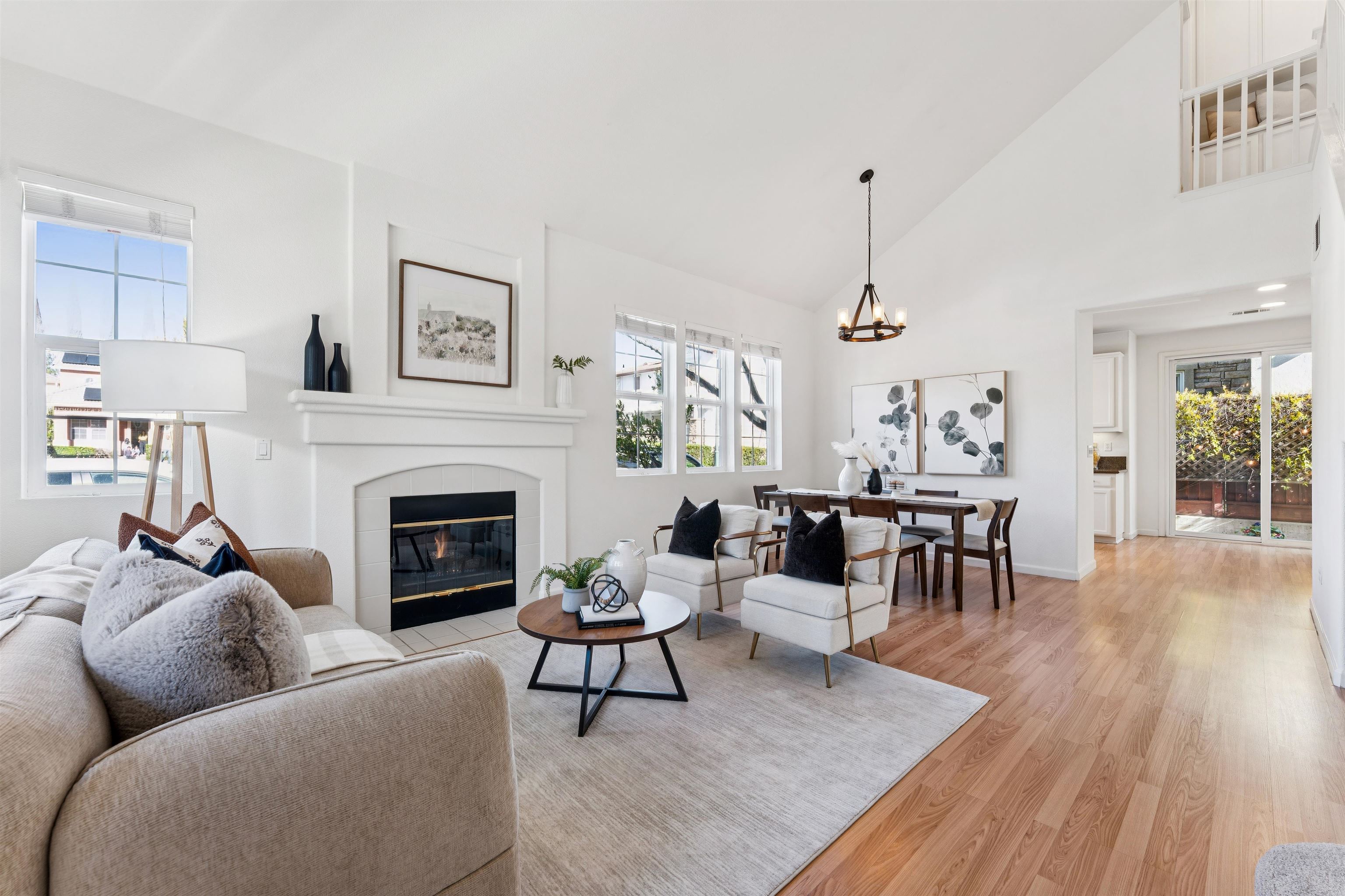 Detail Gallery Image 4 of 29 For 3989 Strafford Ct, Dublin,  CA 94568 - 3 Beds | 2/1 Baths